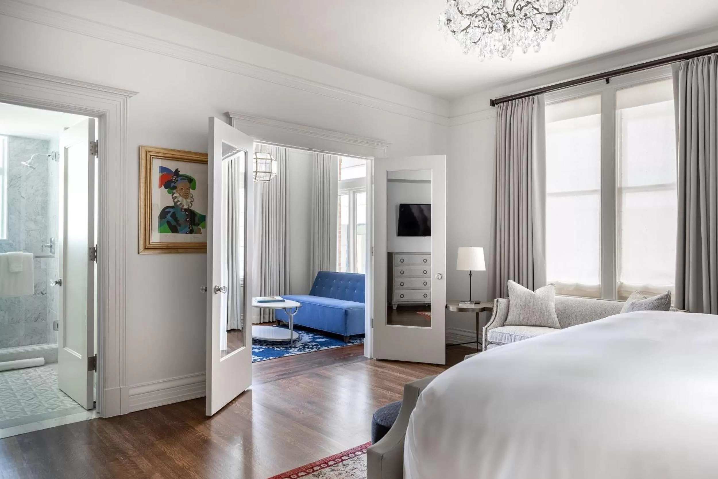 Living room, Bed in La Colombe d'Or Hotel