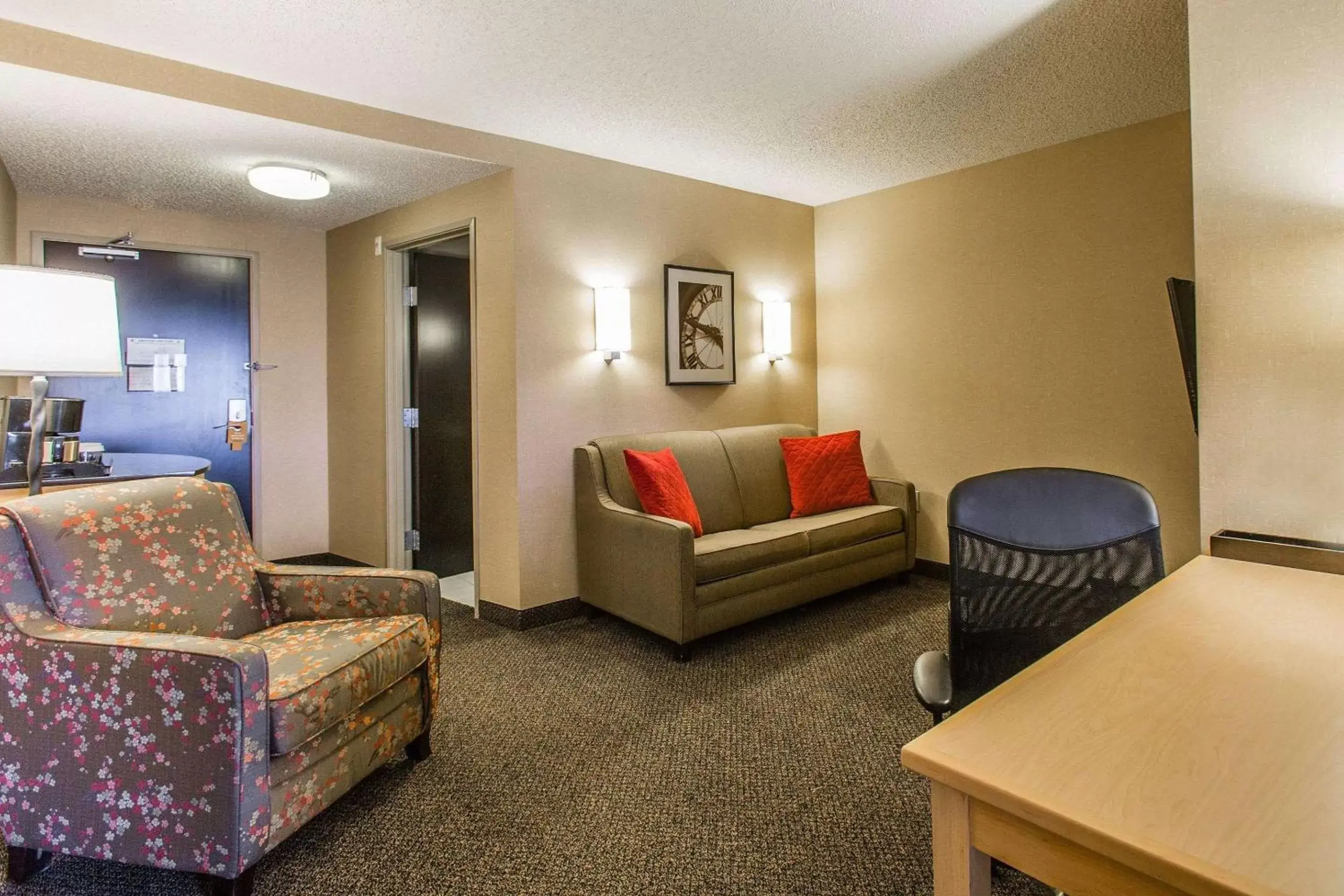 Photo of the whole room, Seating Area in Cambria Hotel Minneapolis Maple Grove