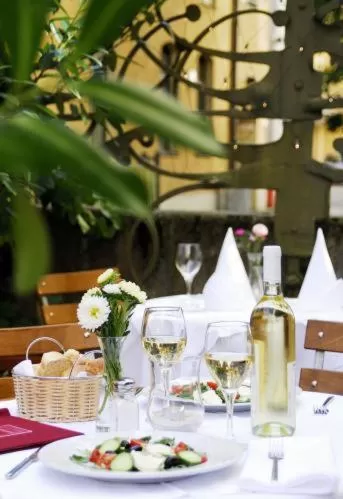 Restaurant/places to eat in Hotel Deutsches Theater Stadtzentrum