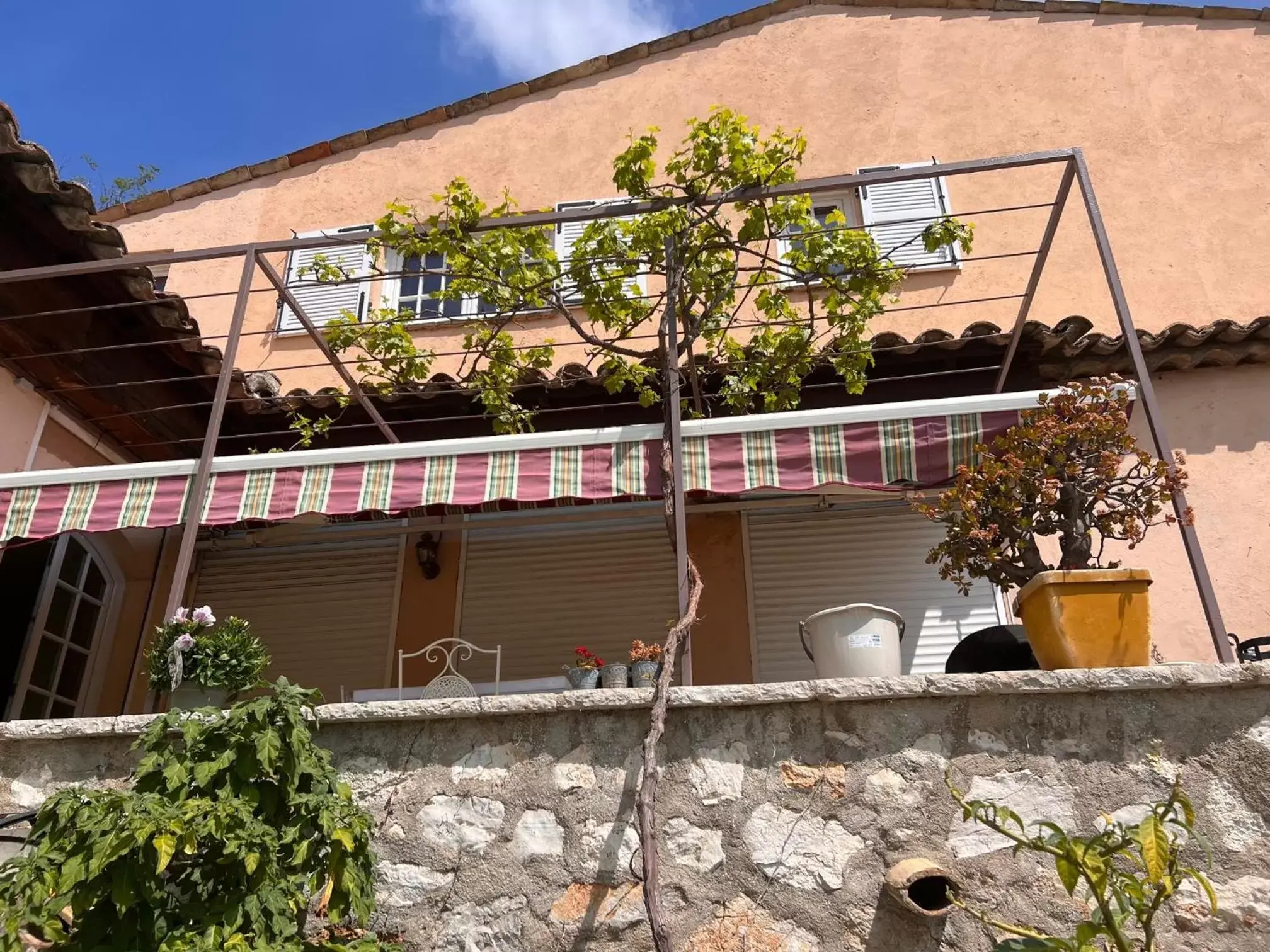 Property building in les petites terrasses