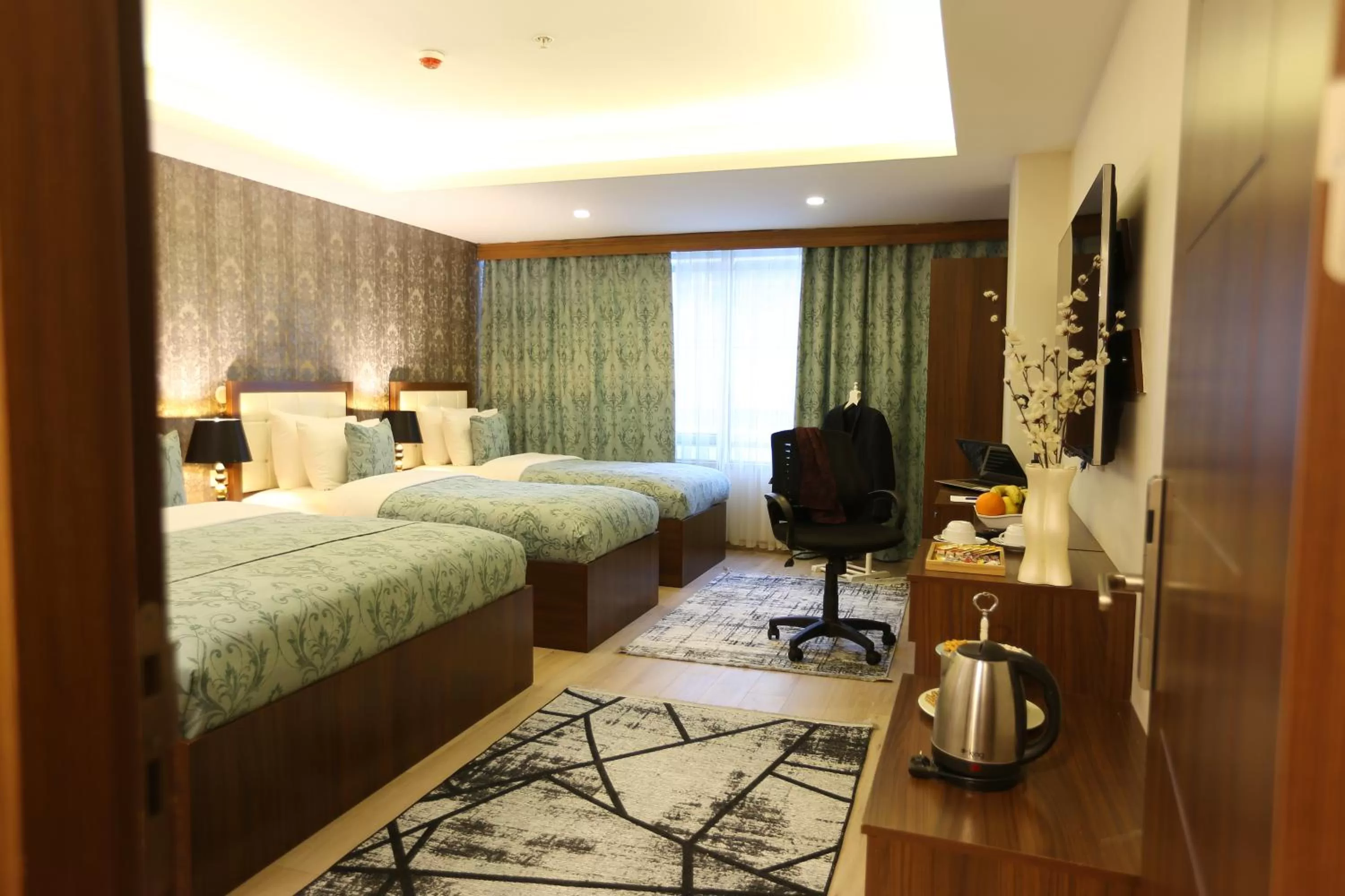 Coffee/tea facilities, Bed in Cebeci Grand Hotel