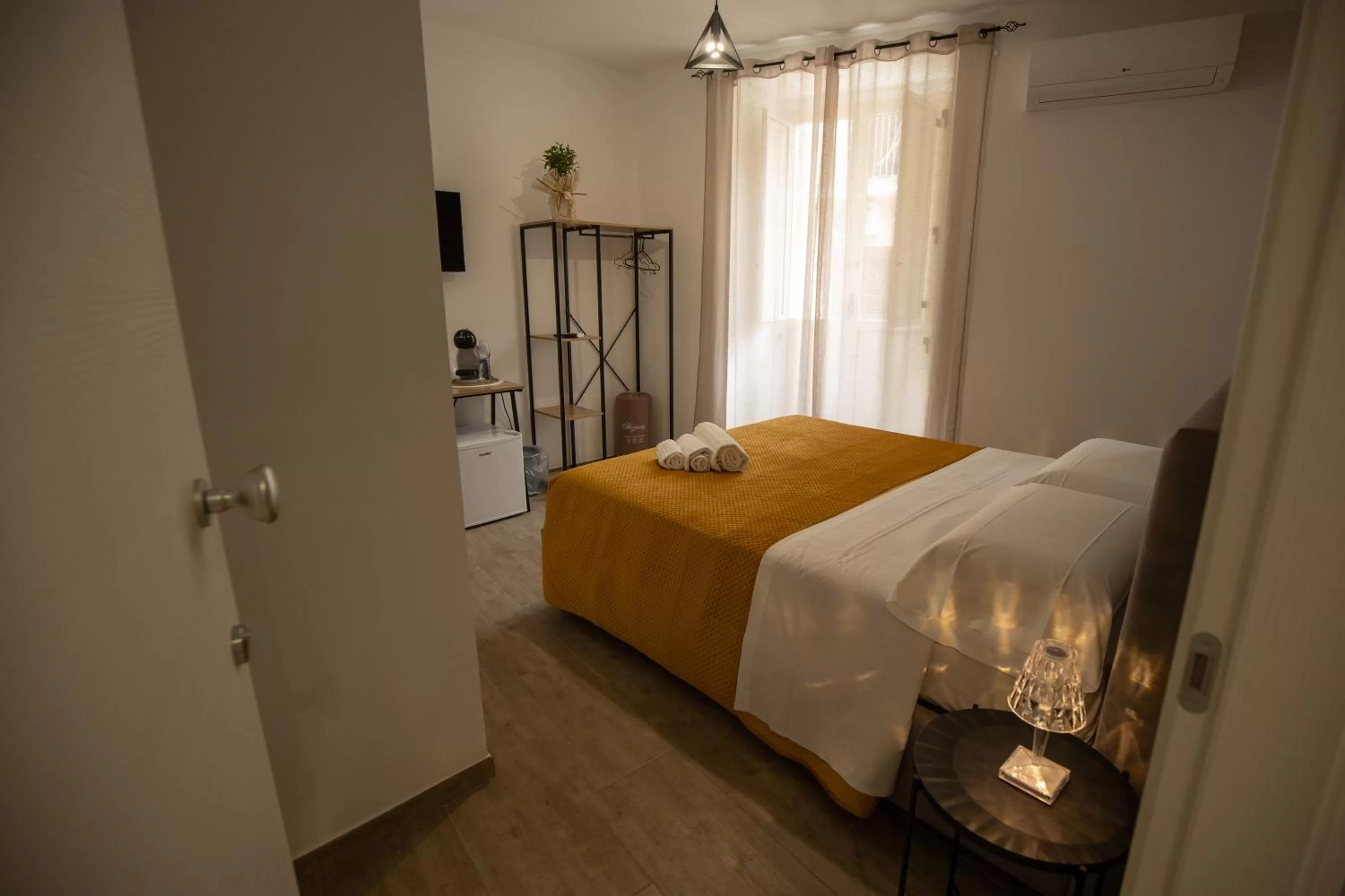 Bedroom, Bed in Panta Rei