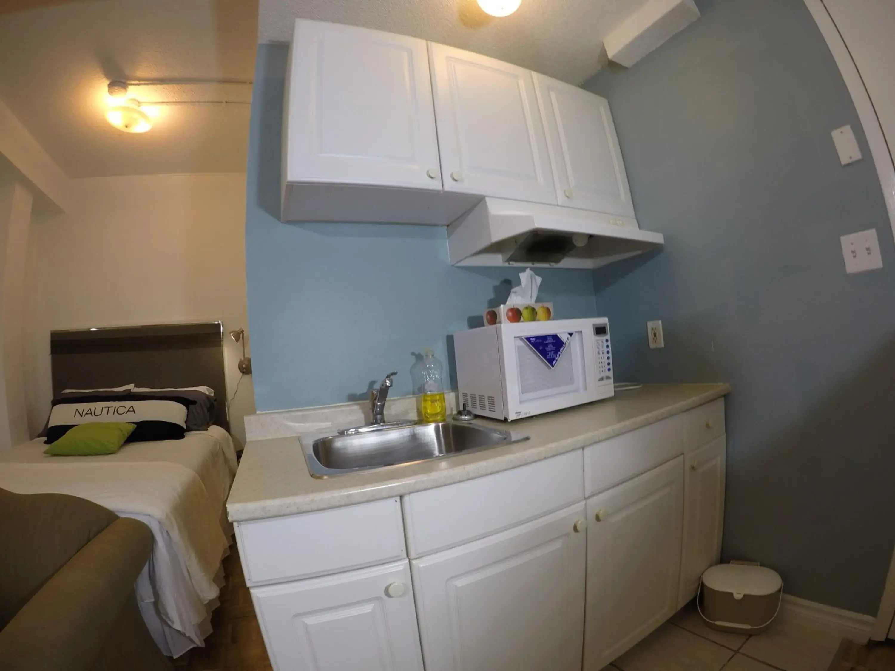 Kitchen or kitchenette, Kitchen/Kitchenette in Saint Lawrence Residences and Suites