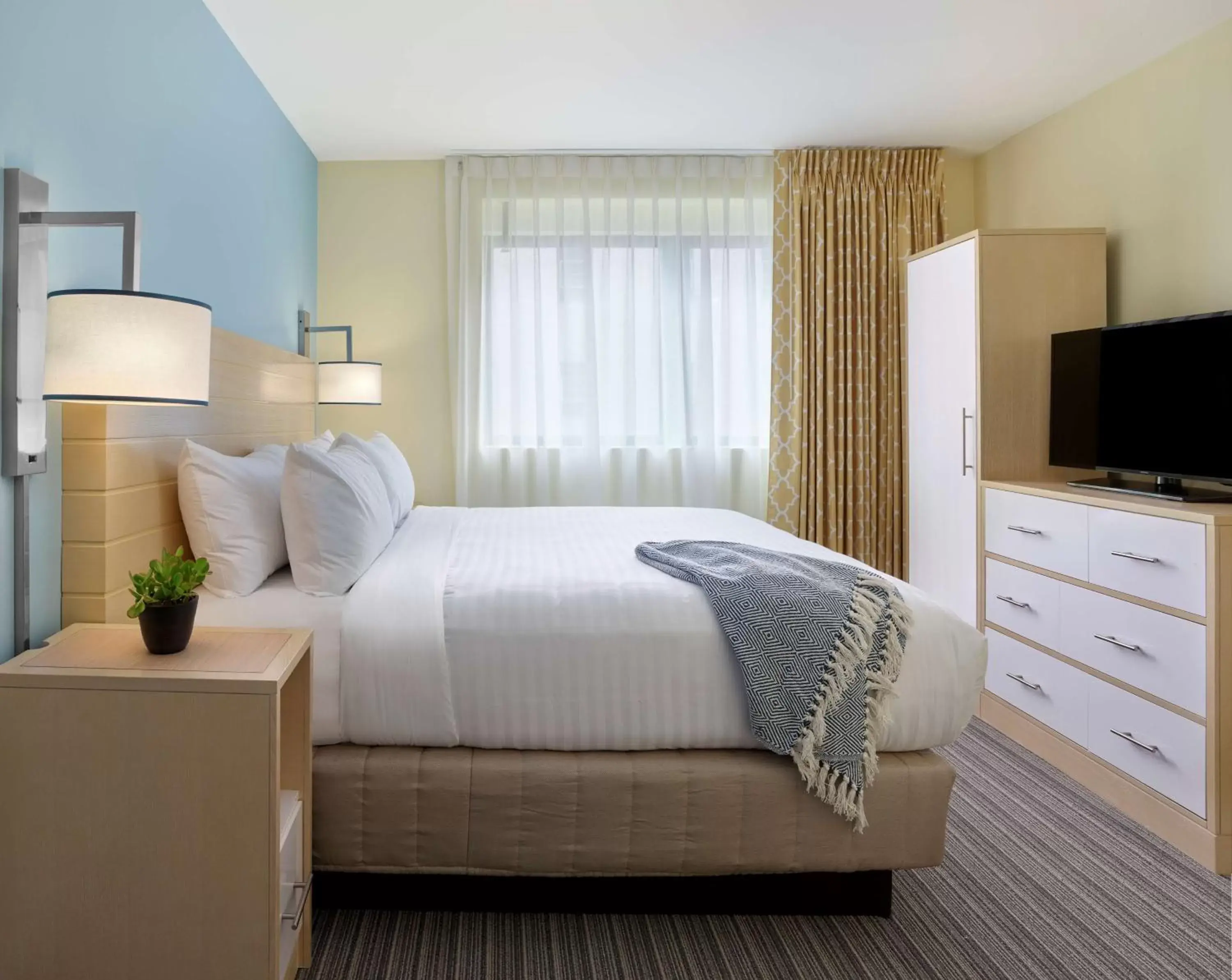 Bedroom, Bed in Sonesta ES Suites New Orleans Downtown