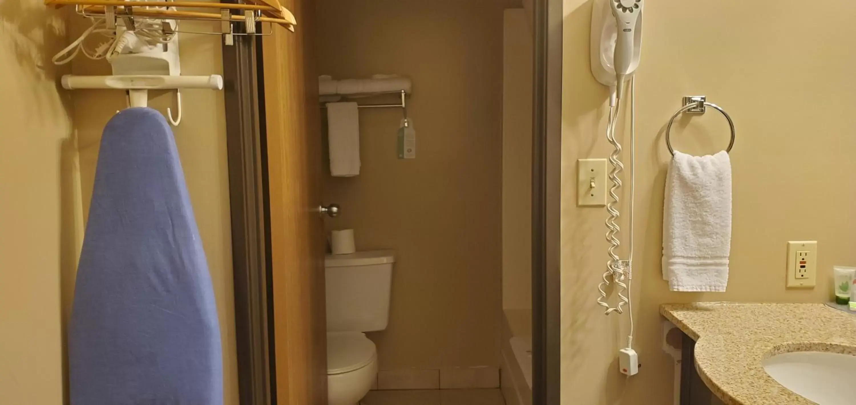 Bathroom in VICTORIAN INN