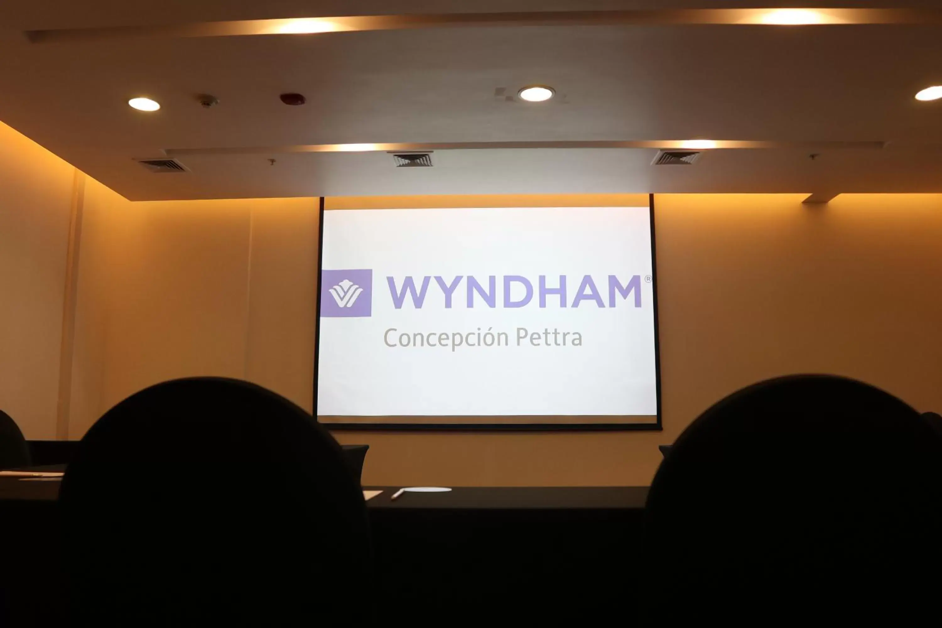 Meeting/conference room in Wyndham Concepcion Pettra