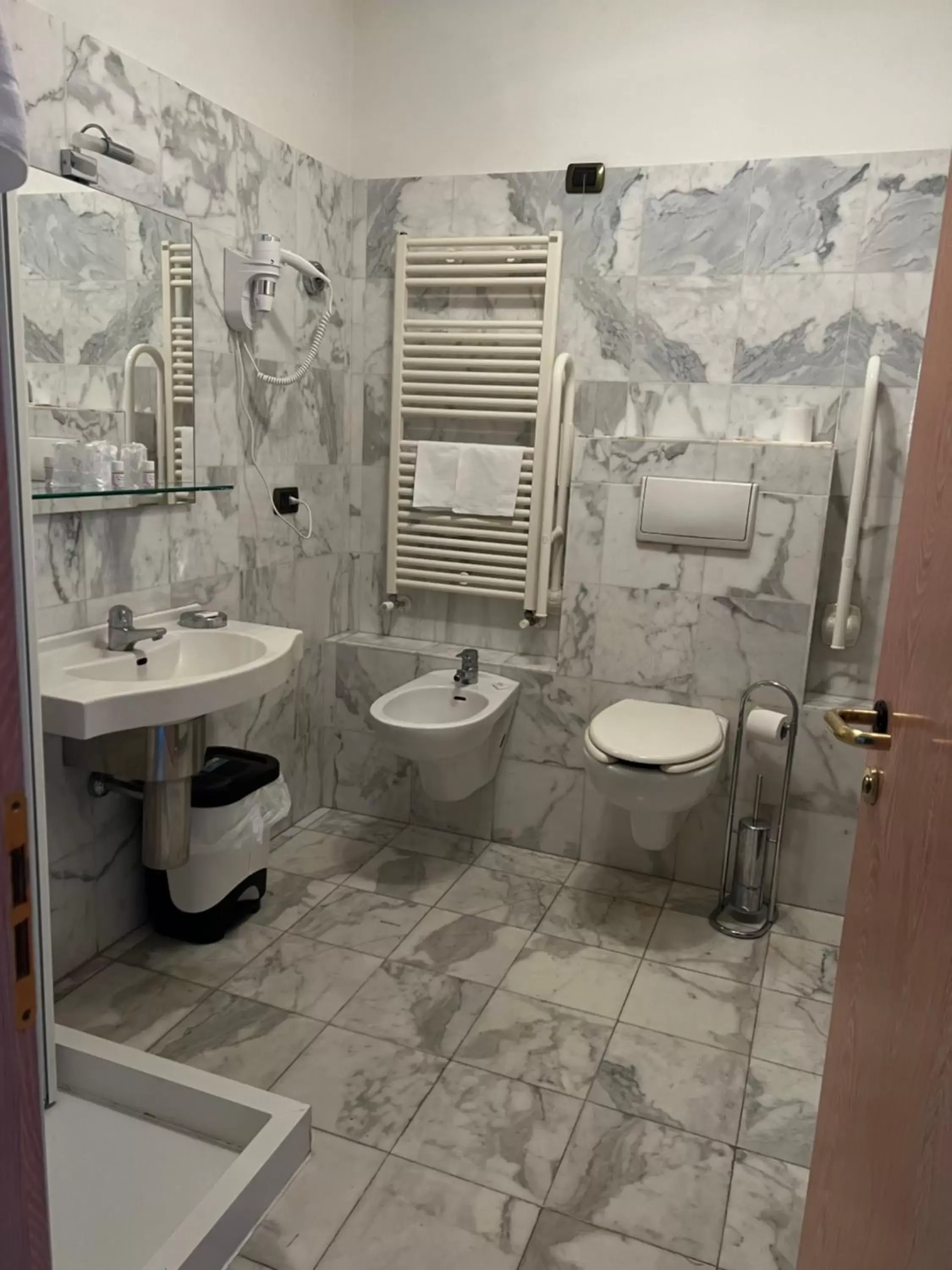 Shower, Bathroom in L'incanto Di Boccadarno