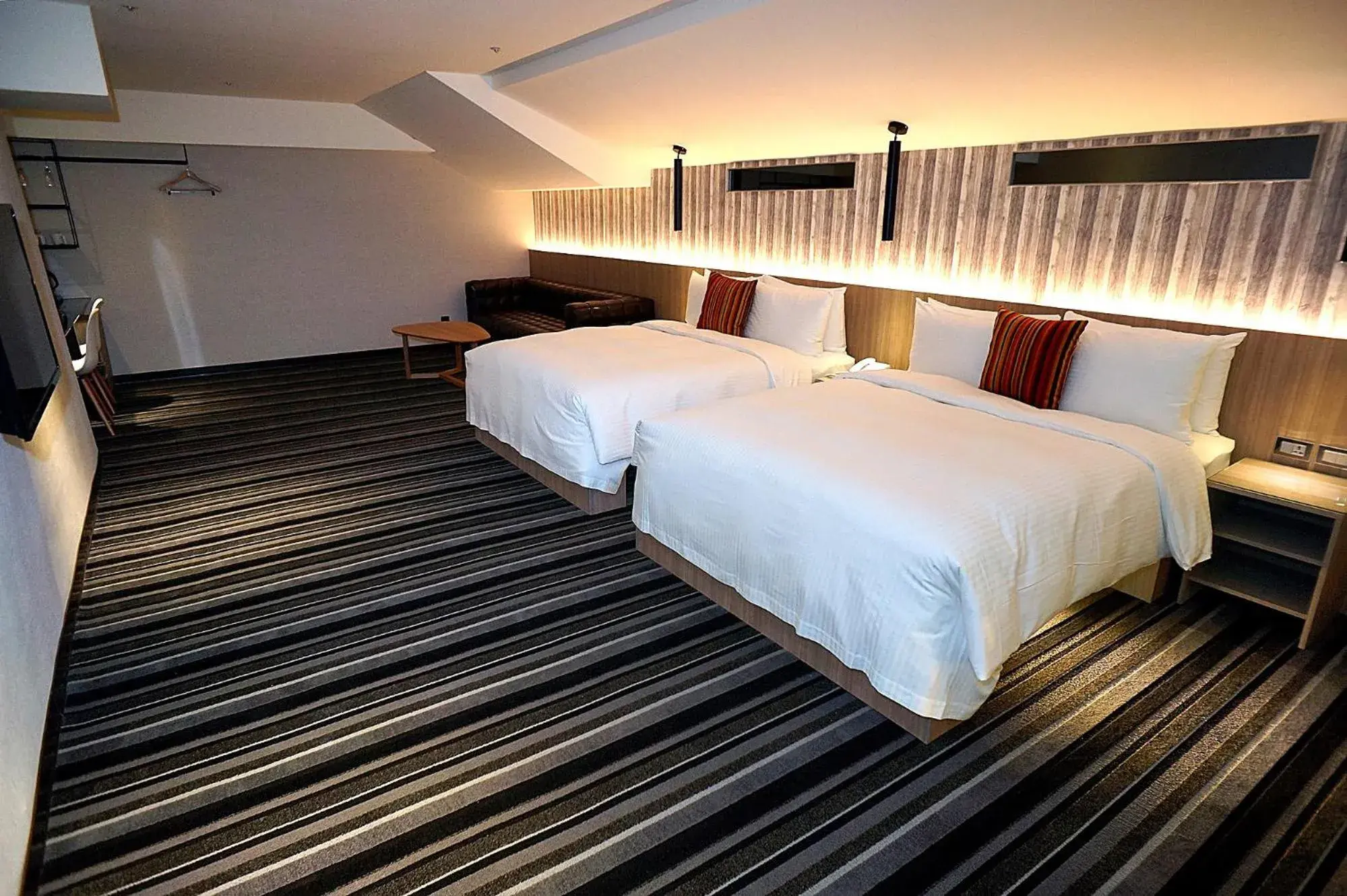 Photo of the whole room, Bed in Via Hotel Zhongxiao