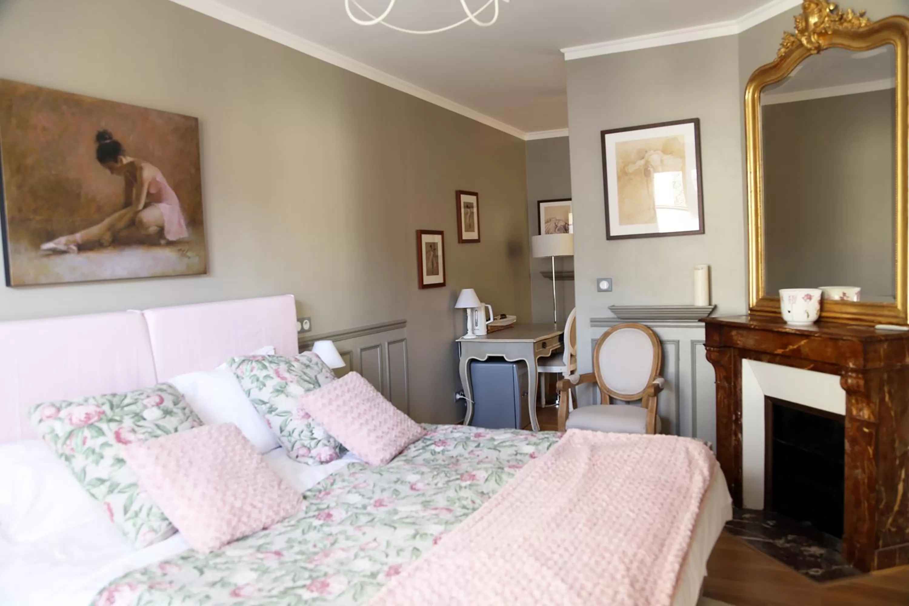 Bed in Les Suites de Vanves - Parc des expositions Porte de Versailles