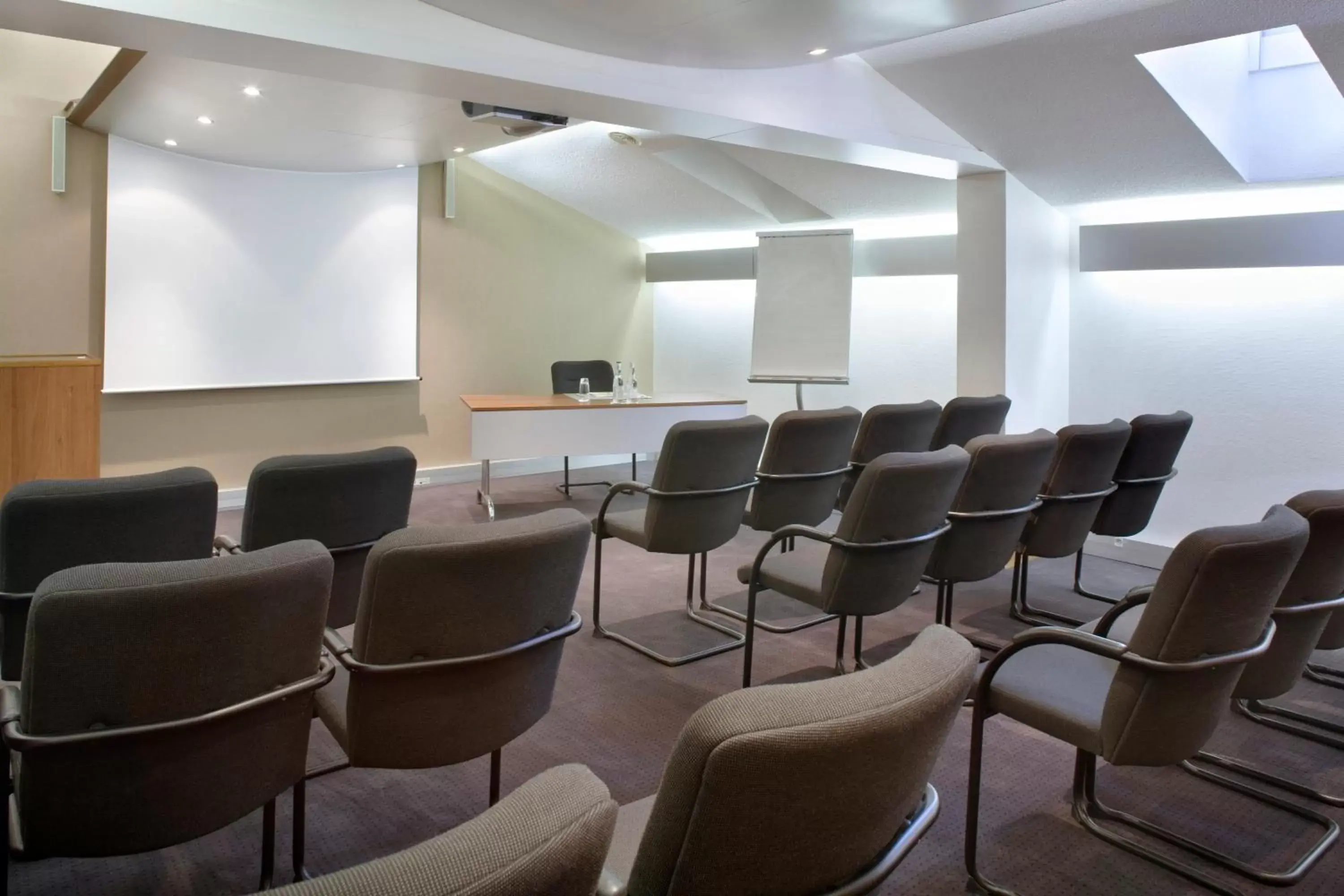 Meeting/conference room in Plaza Hotel Capitole Toulouse - Anciennement-formerly CROWNE PLAZA