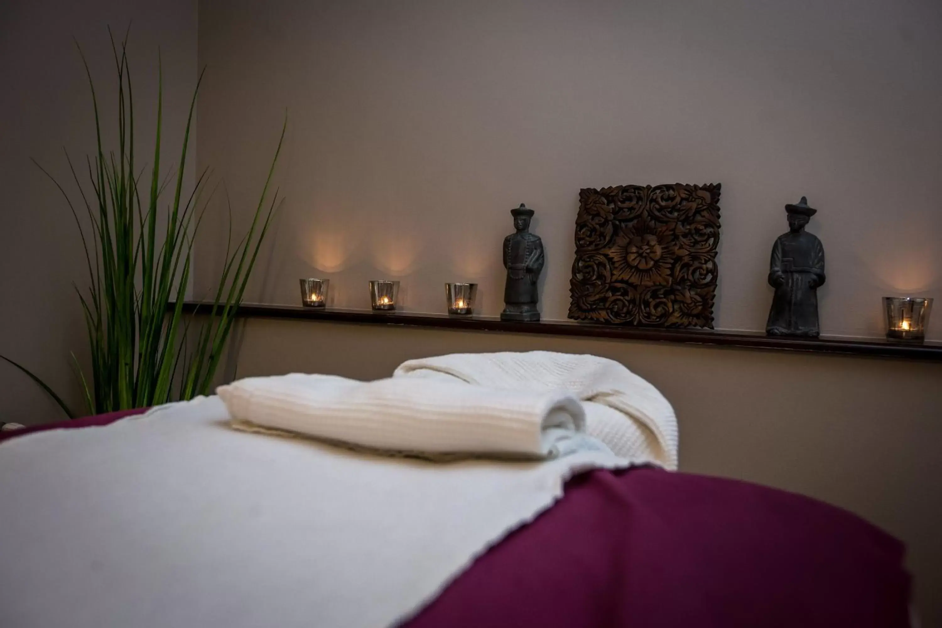 Massage, Bed in Queen's Court Hotel & Residence