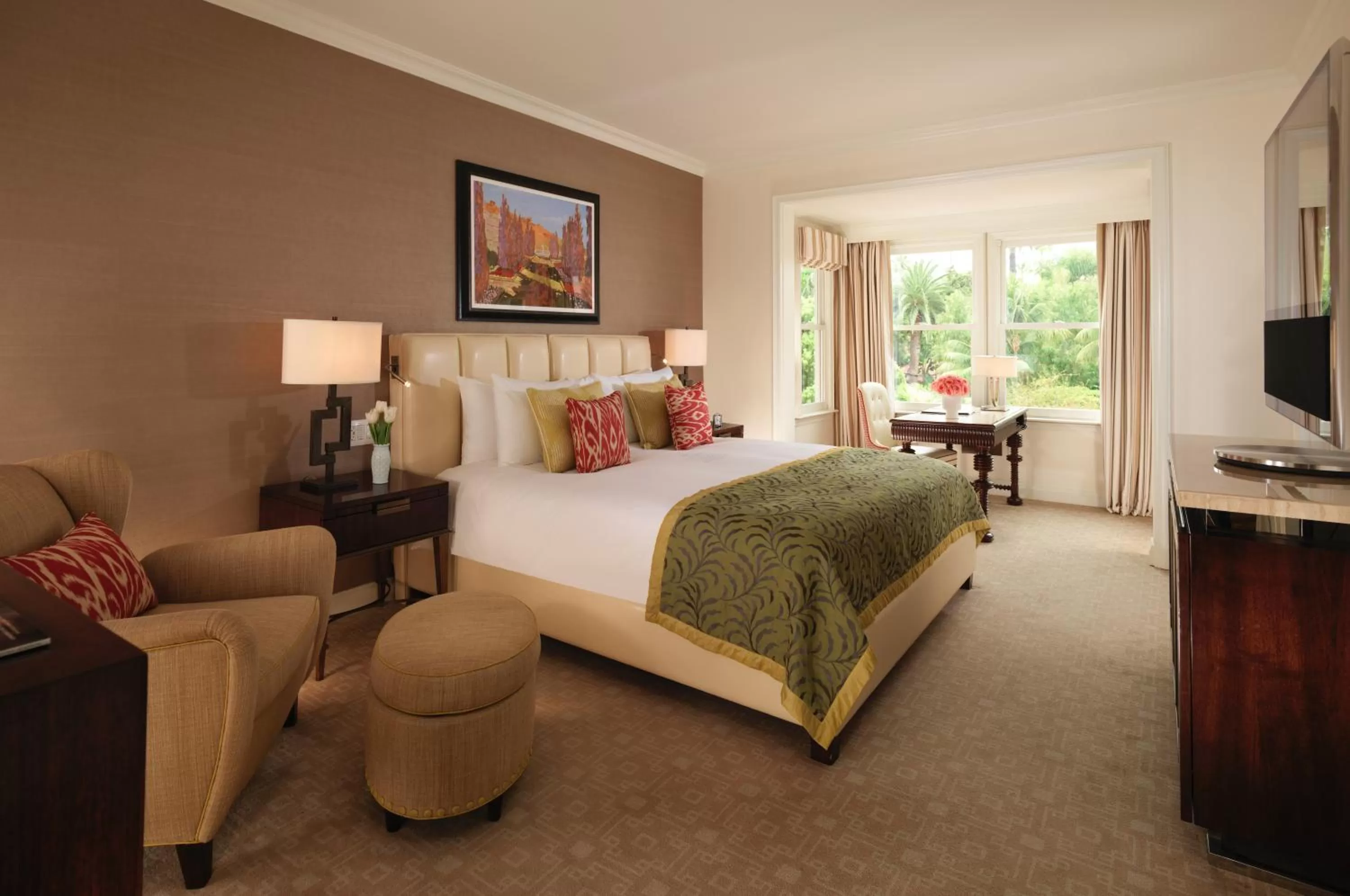 Bedroom, Bed in The Beverly Hills Hotel - Dorchester Collection
