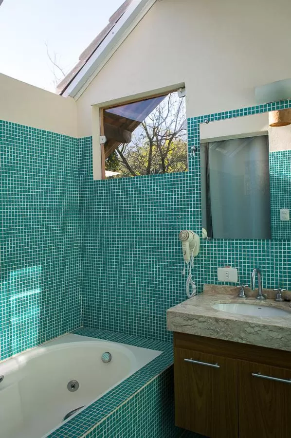 Shower in Pousada Vila Santa Barbara