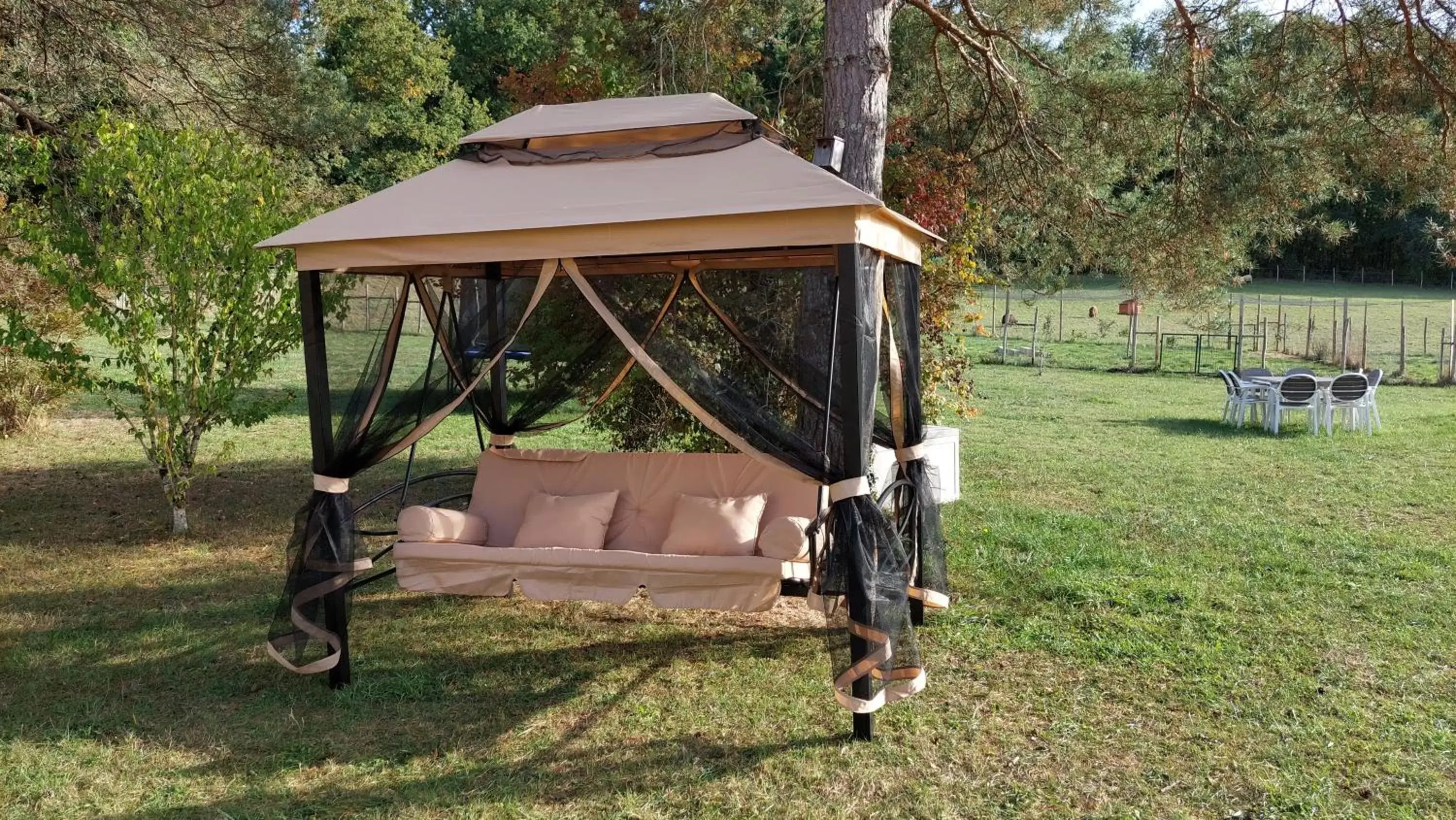 Patio, Garden in Ferme 4 étoiles avec piscine chauffée