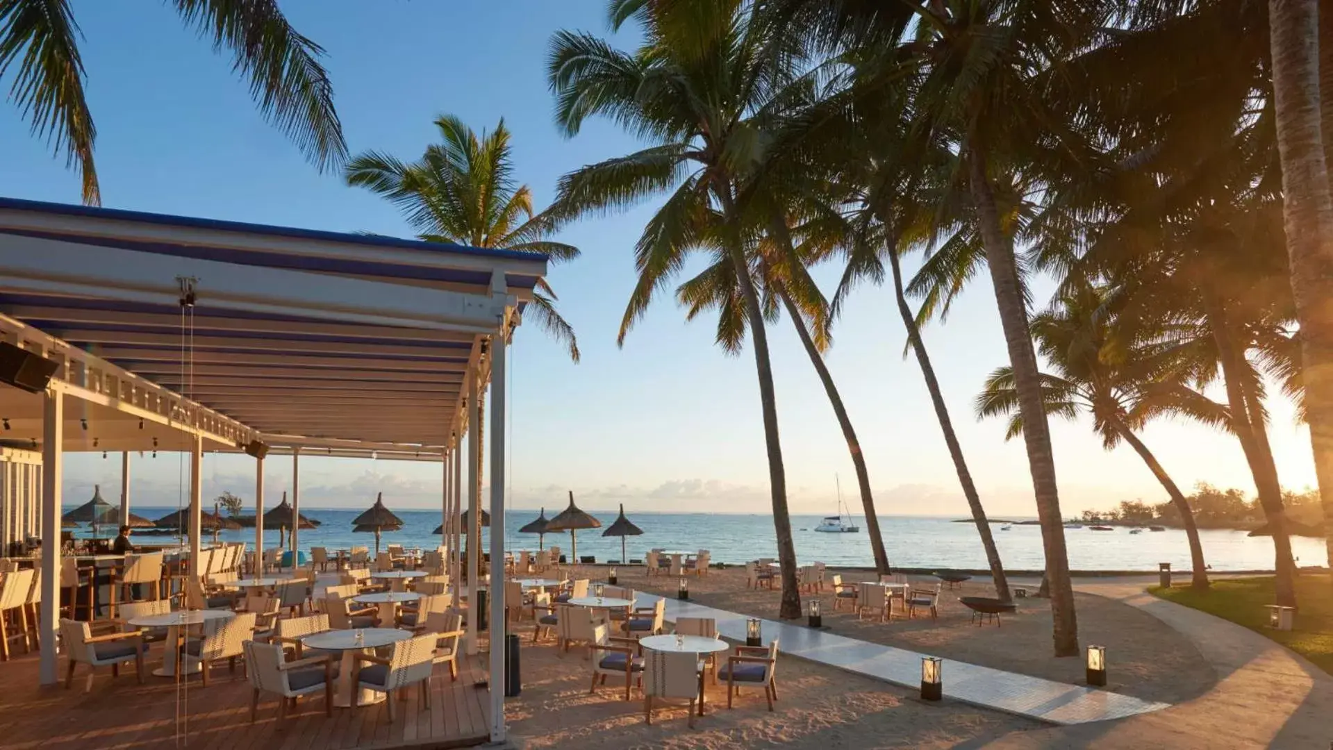 Restaurant/places to eat, Beach in Constance Belle Mare Plage