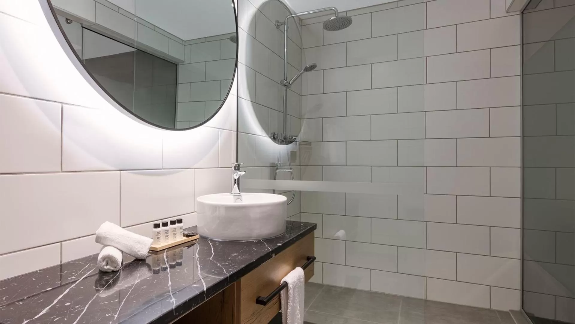 Bathroom in Oaks Wellington Hotel