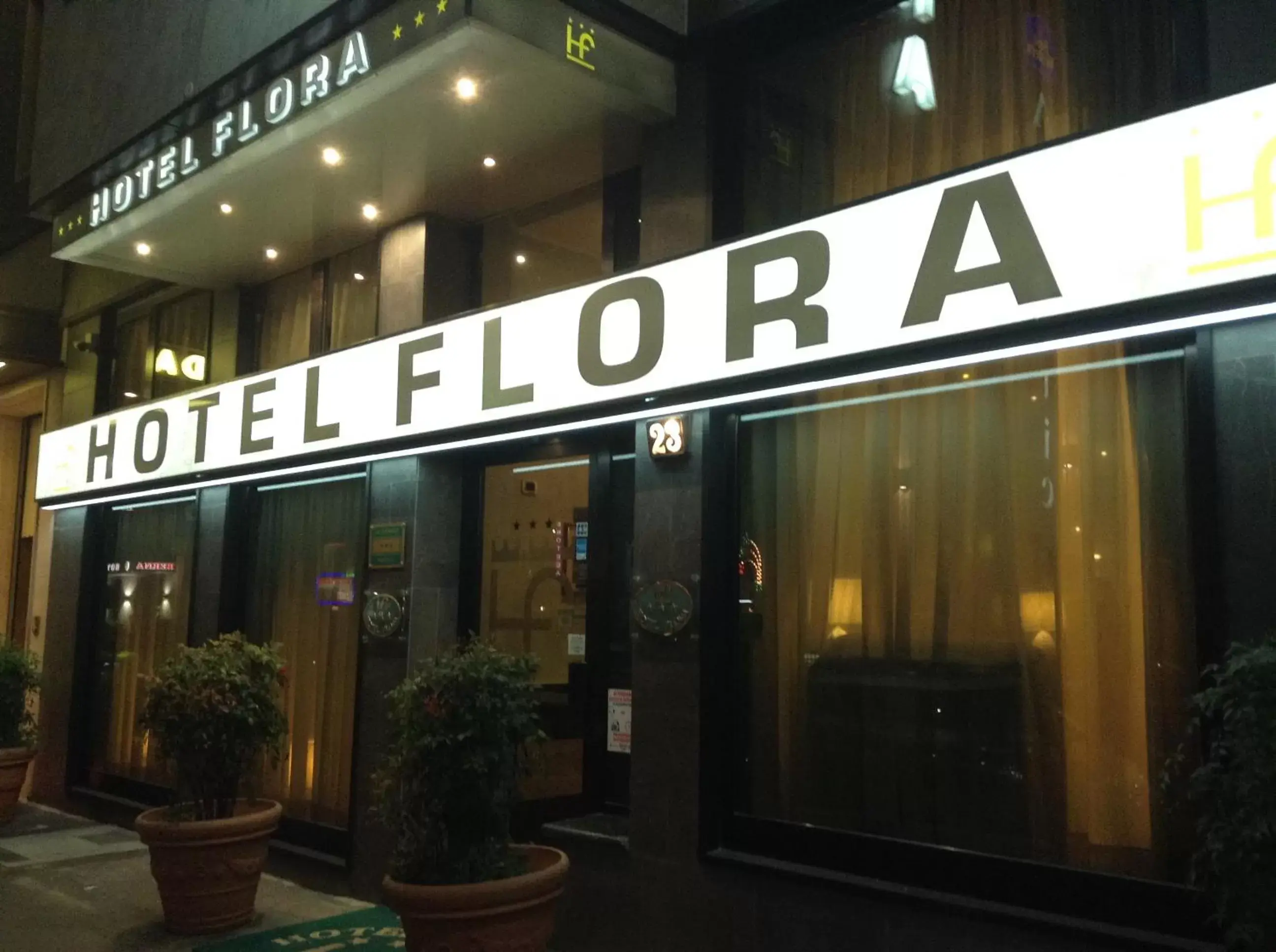 Facade/entrance in Hotel Flora