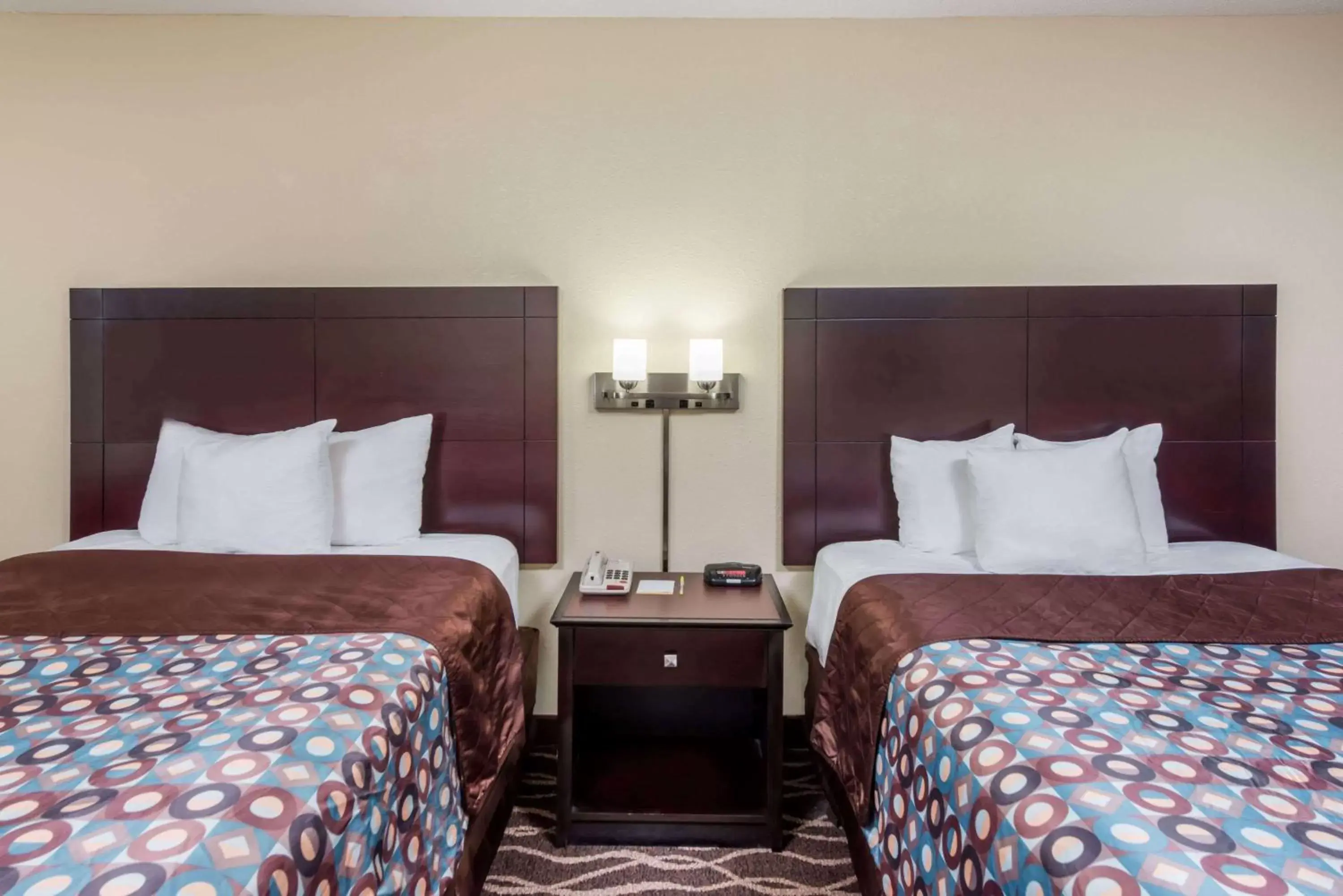 Photo of the whole room, Bed in Days Inn & Suites by Wyndham Casey