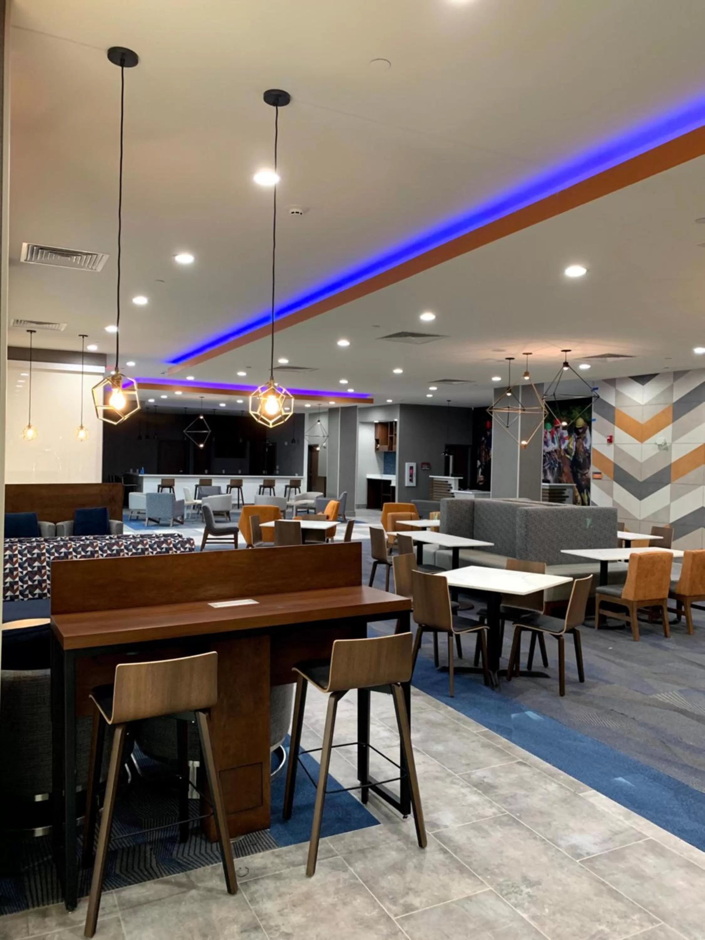 Lobby or reception in La Quinta Inn & Suites by Wyndham Louisville NE - Old Henry Rd