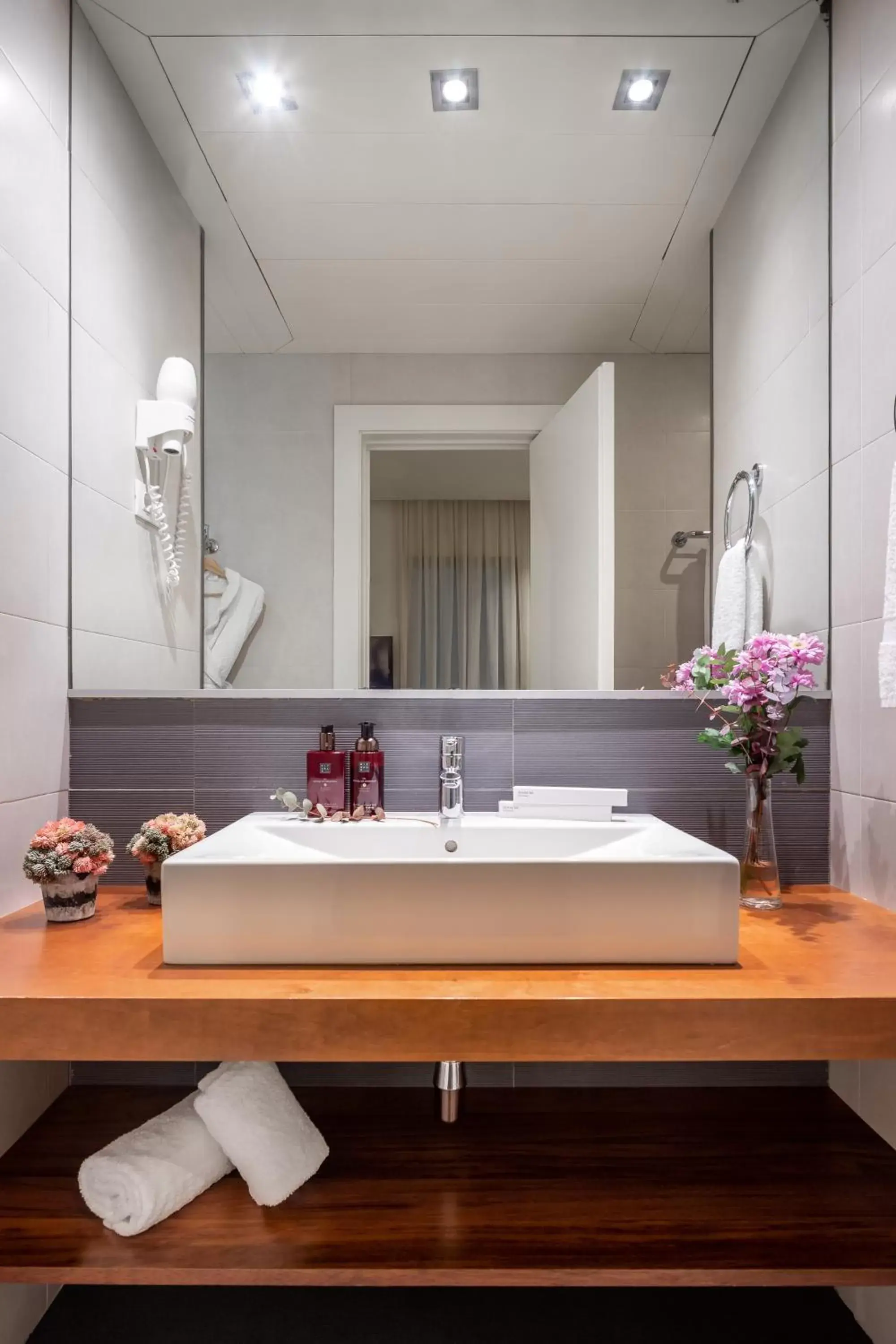 Bathroom in Duquesa Suites Barcelona