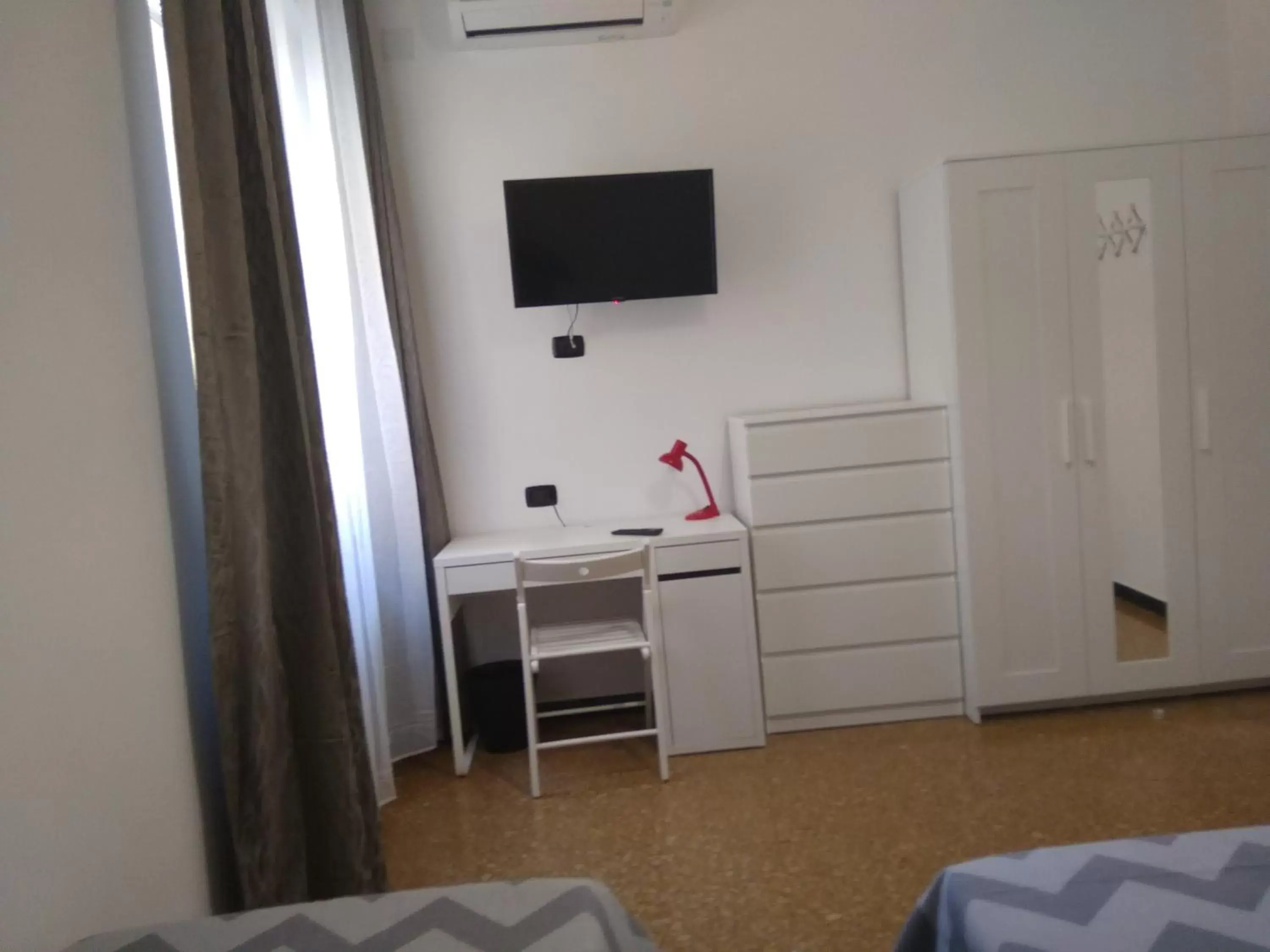 Bedroom, TV/Entertainment Center in B&B Gaslini & Mare (anche con uso cucina)