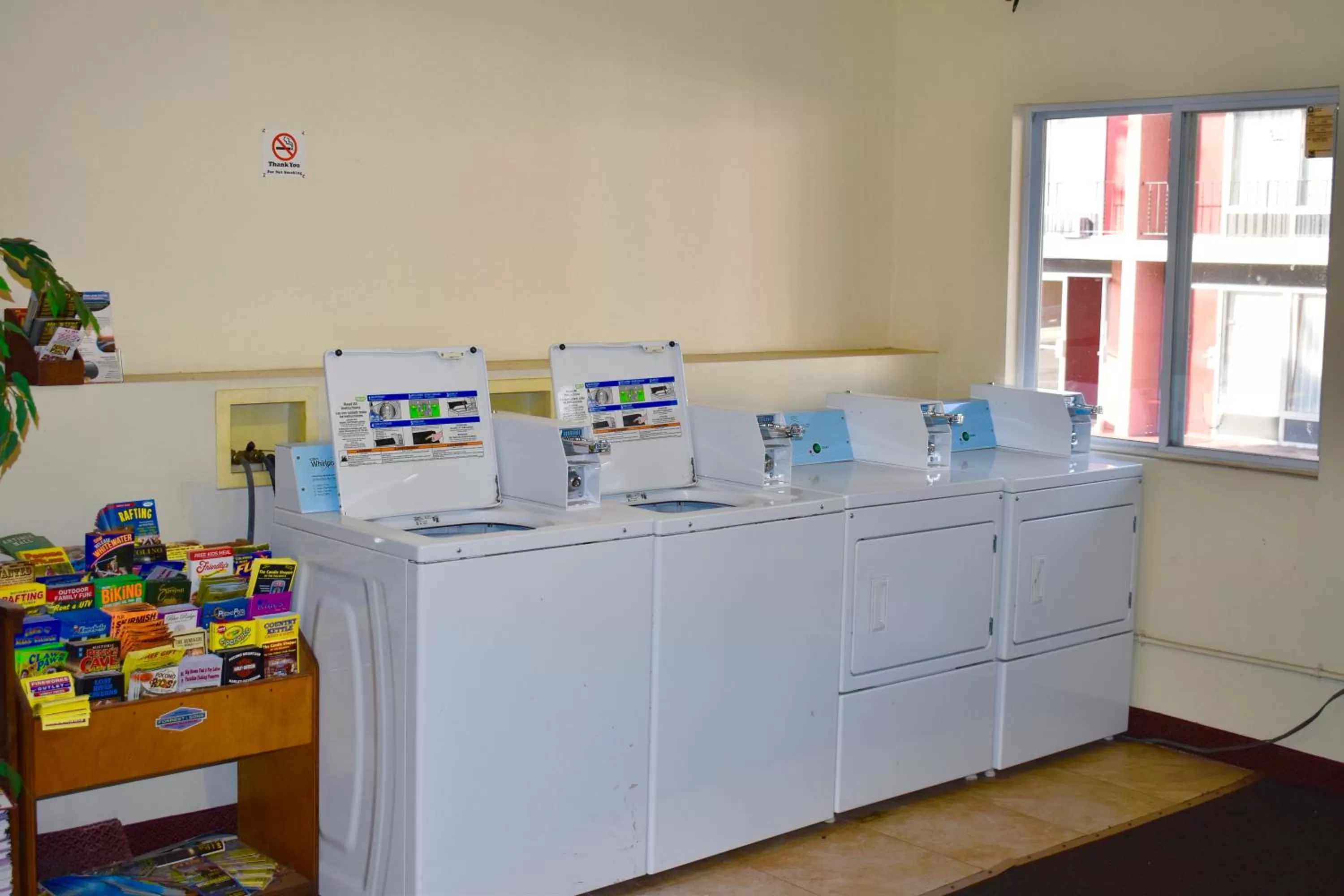 laundry, Kitchen/Kitchenette in Bridge Views Inn Stroudsburg