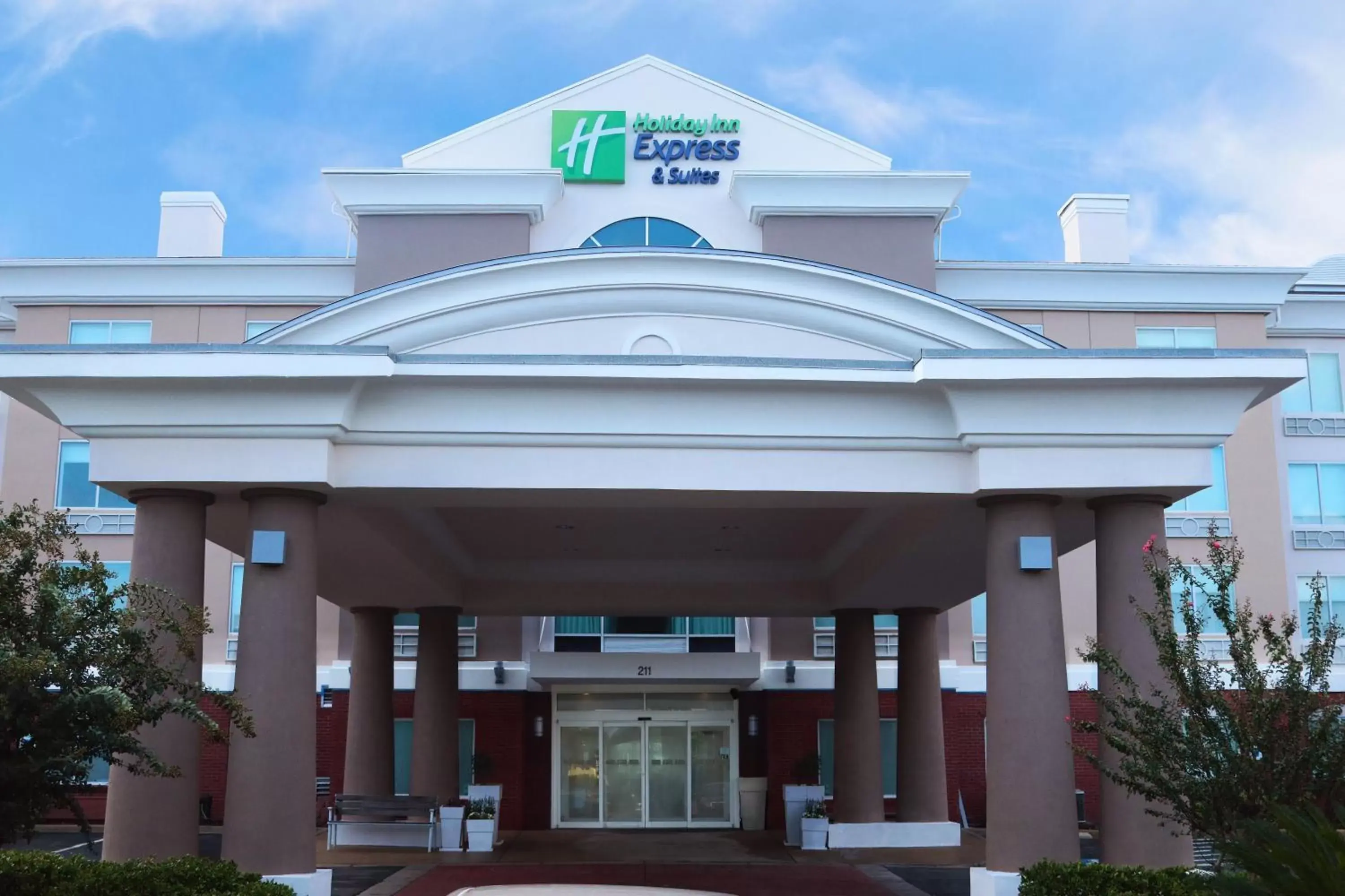 Property Building in Holiday Inn Express & Suites Columbia-I-26 @ Harbison Blvd, an IHG Hotel