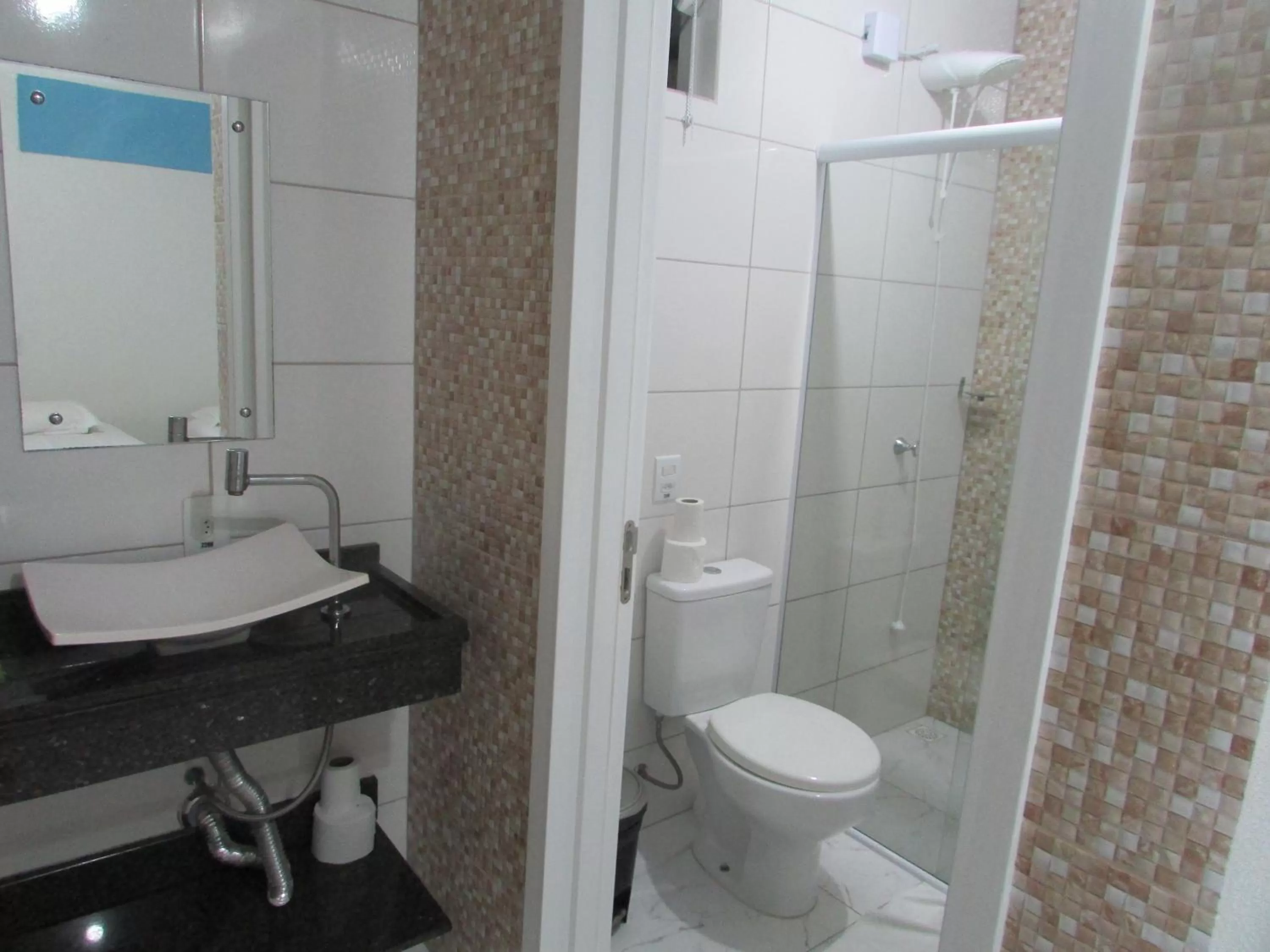 Shower in Pousada Casa do Luiggi