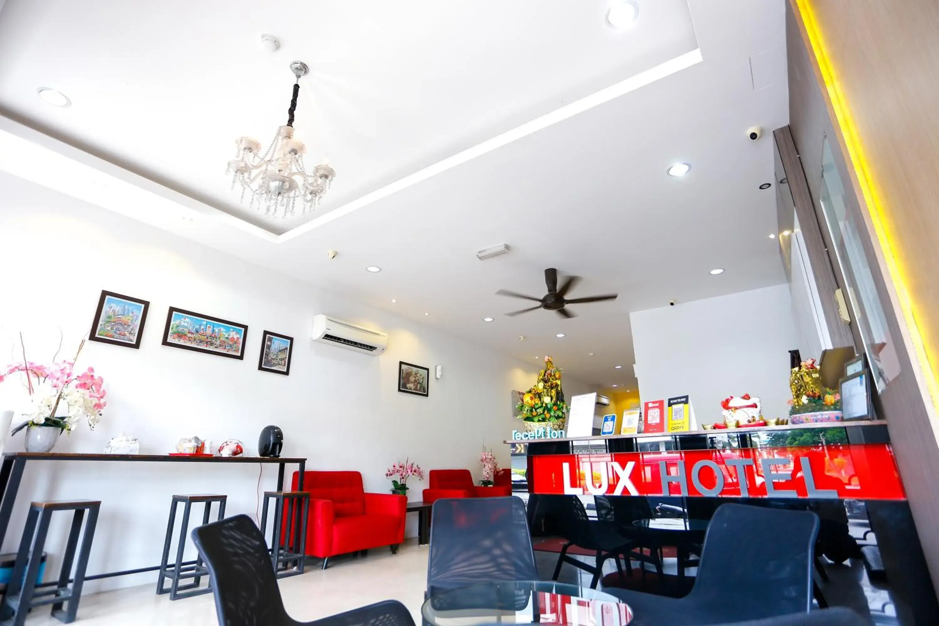 Property building, Restaurant/Places to Eat in Lux Hotel