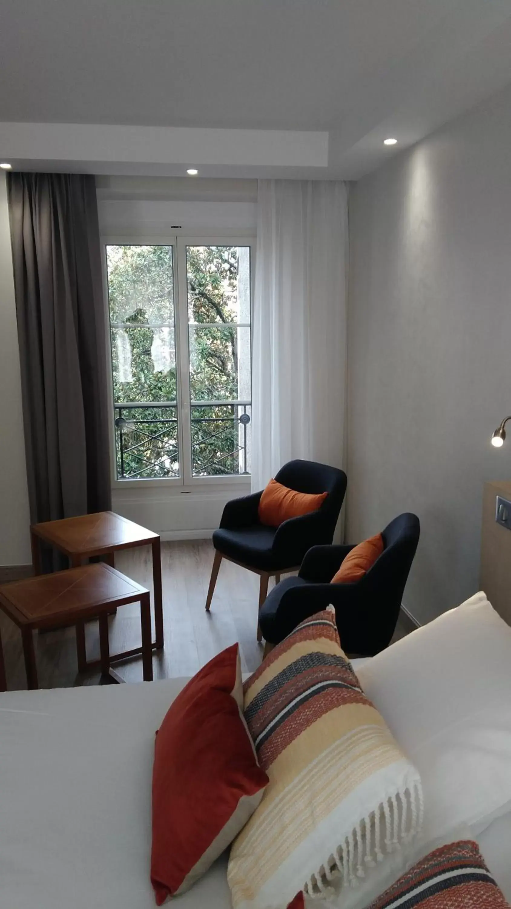 Photo of the whole room, Bed in Hotel De Gramont Photo of the whole room, Bed in Hotel De Gramont