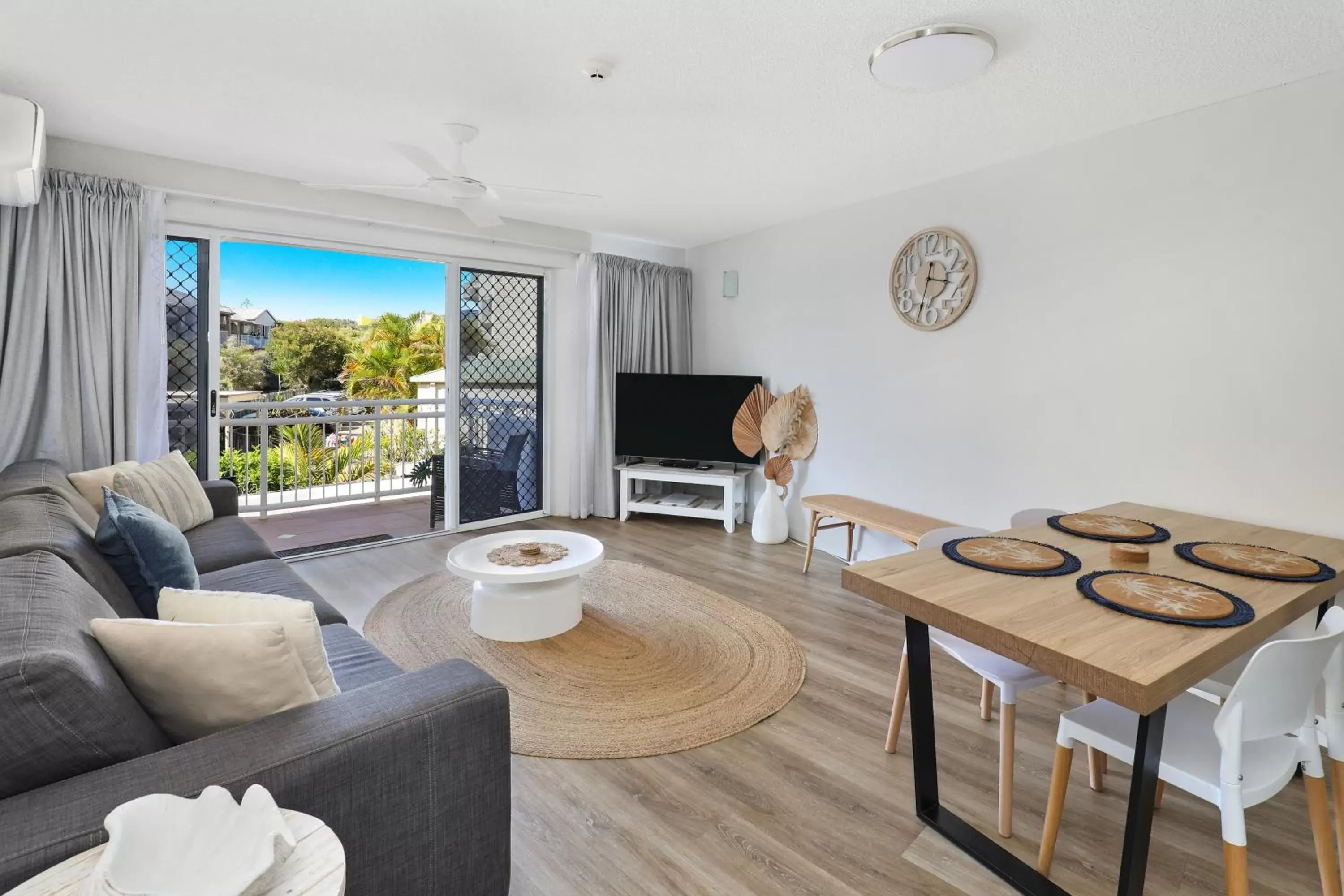 Dining Area in Beachside Resort Kawana Waters