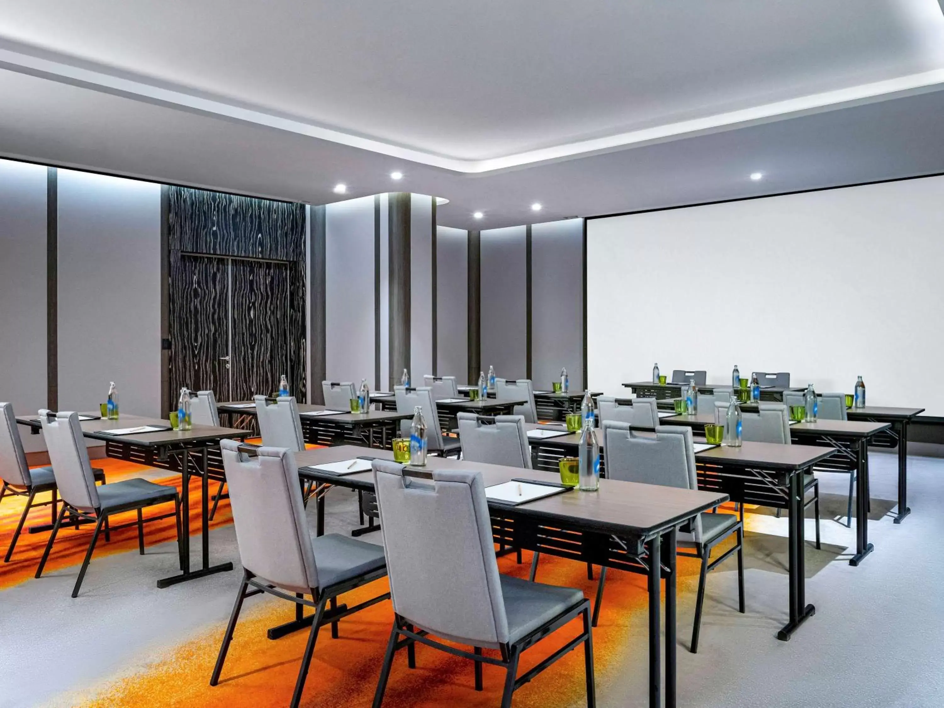 Meeting/conference room, Restaurant/Places to Eat in ibis Styles Bangkok Silom