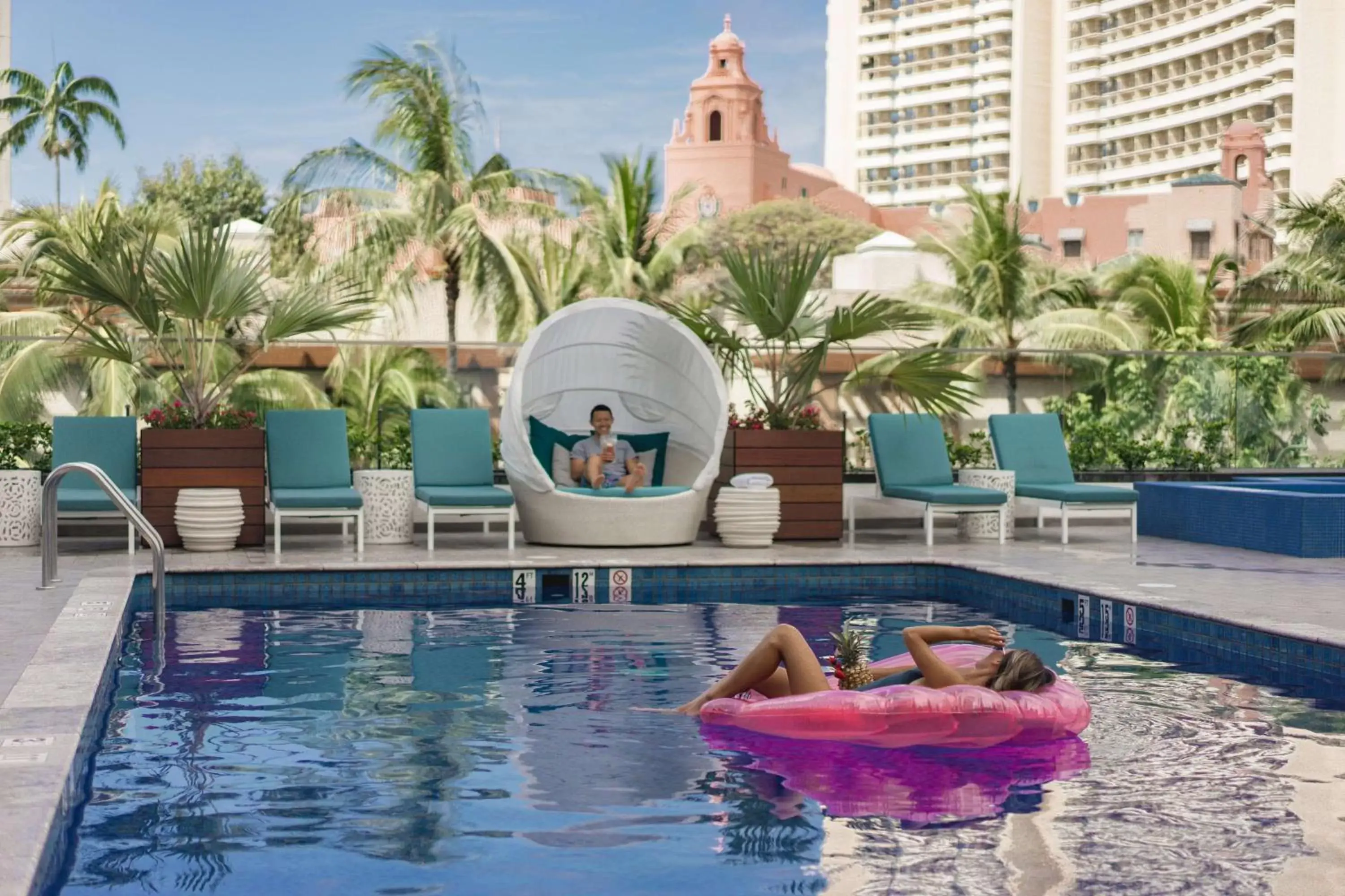 Pool view, Swimming Pool in OUTRIGGER Waikiki Beachcomber Hotel