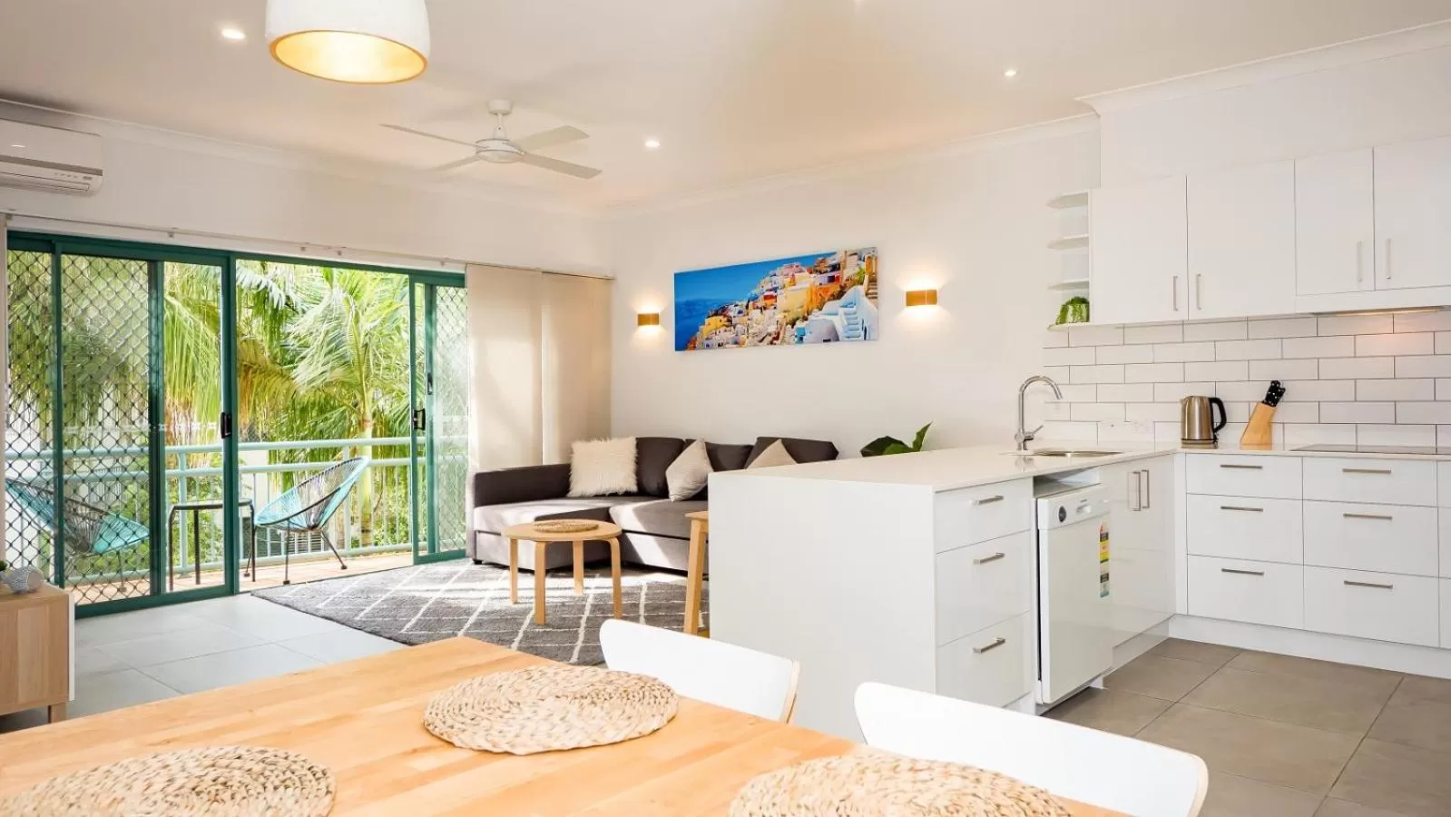Kitchen or kitchenette in Currumbin Sands On The Beach