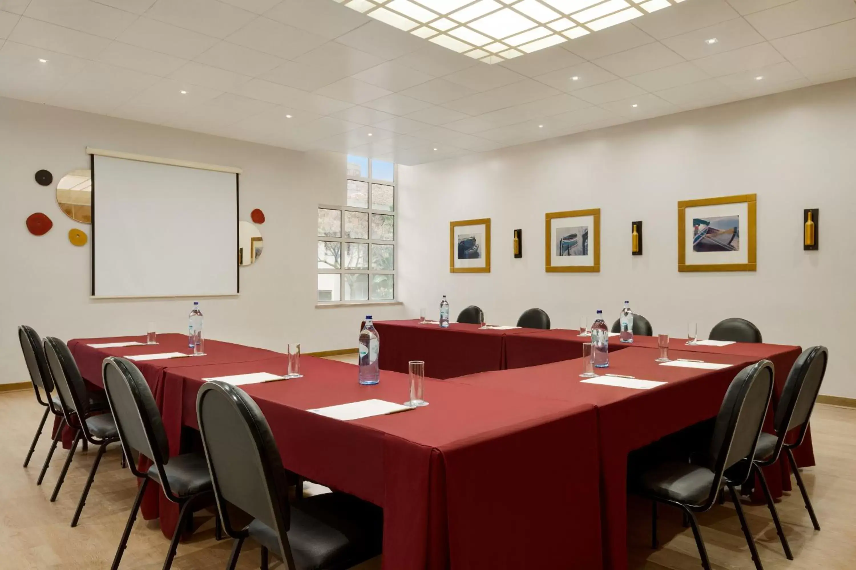 Meeting/conference room in TRYP by Wyndham Montijo Parque Hotel