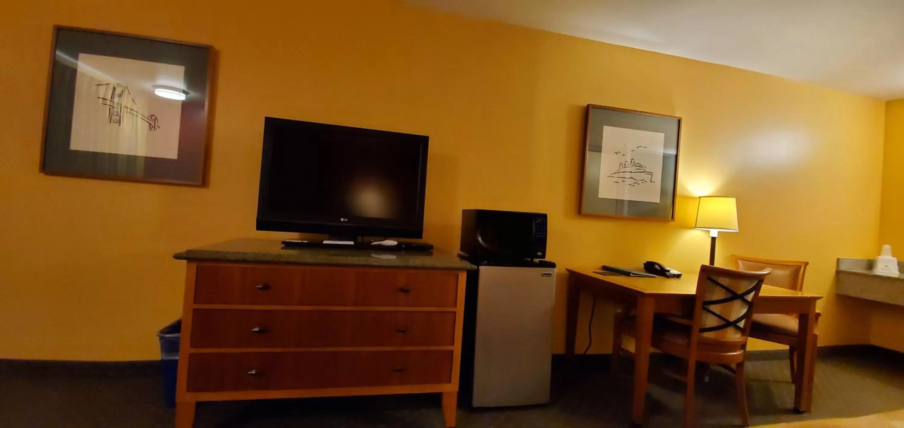 TV and multimedia in Olympic View Inn