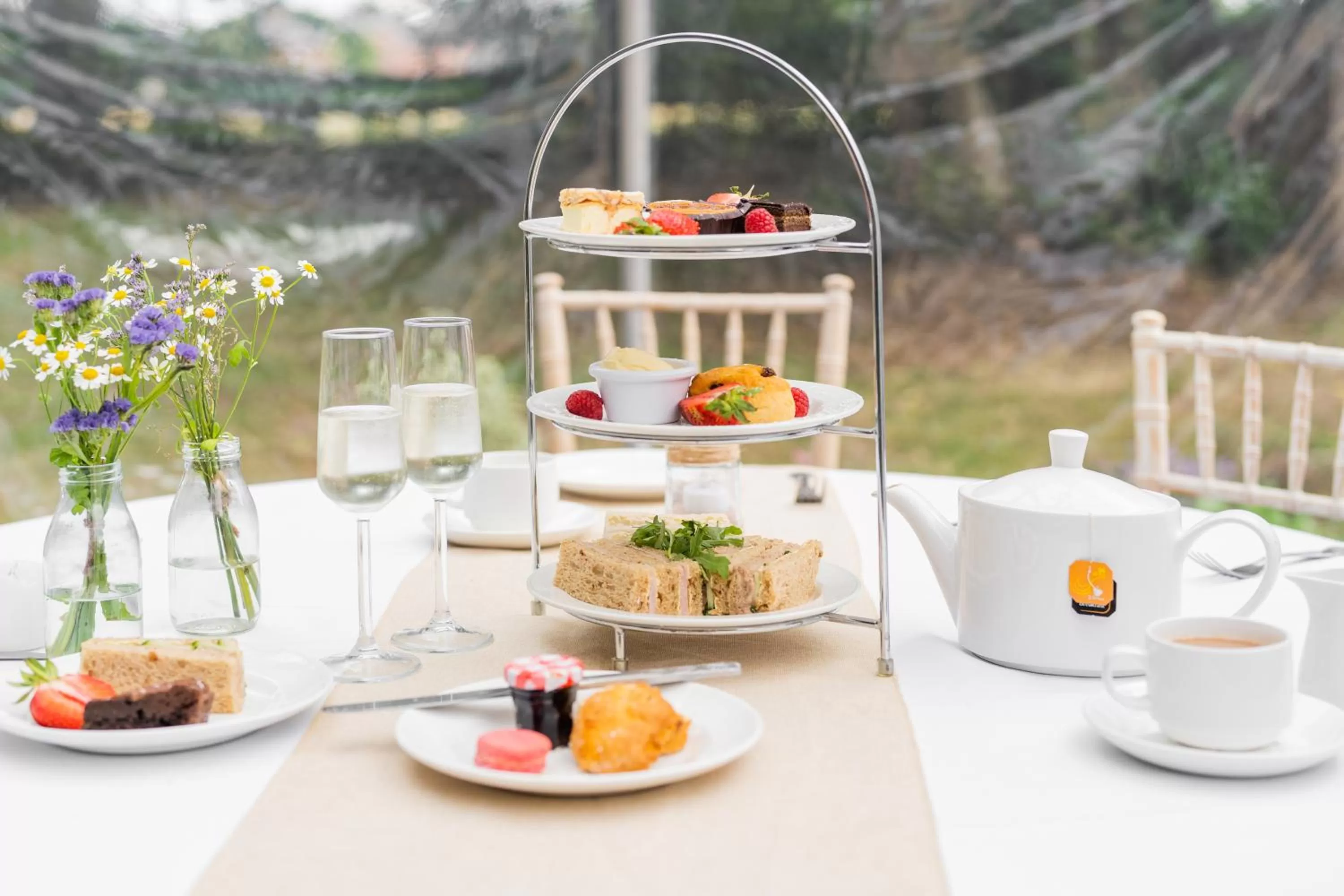 Restaurant/places to eat in Mercure Chester Abbots Well Hotel