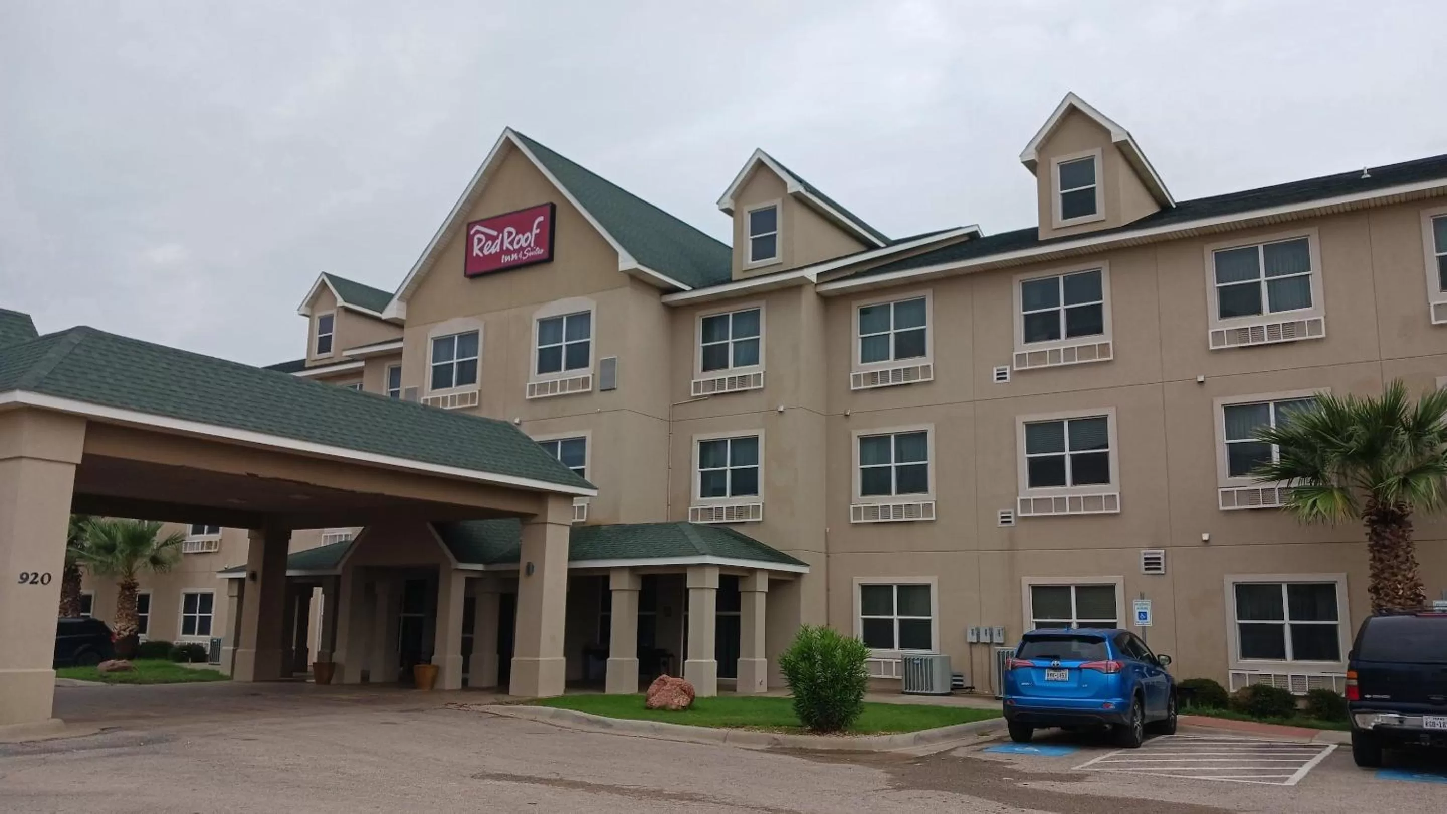 Property building in Red Roof Inn & Suites Midland