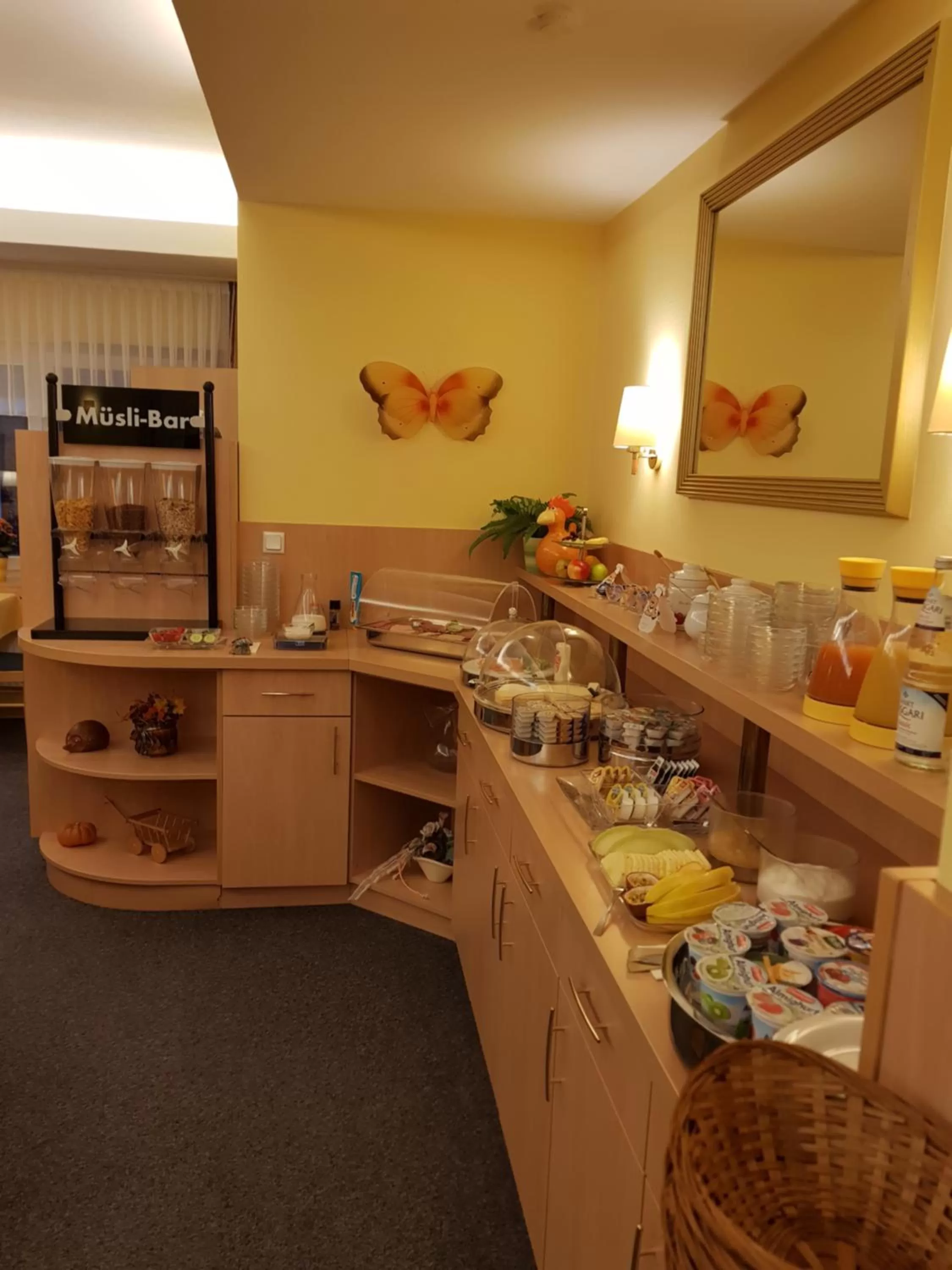 Buffet breakfast in Hotel Atlantis