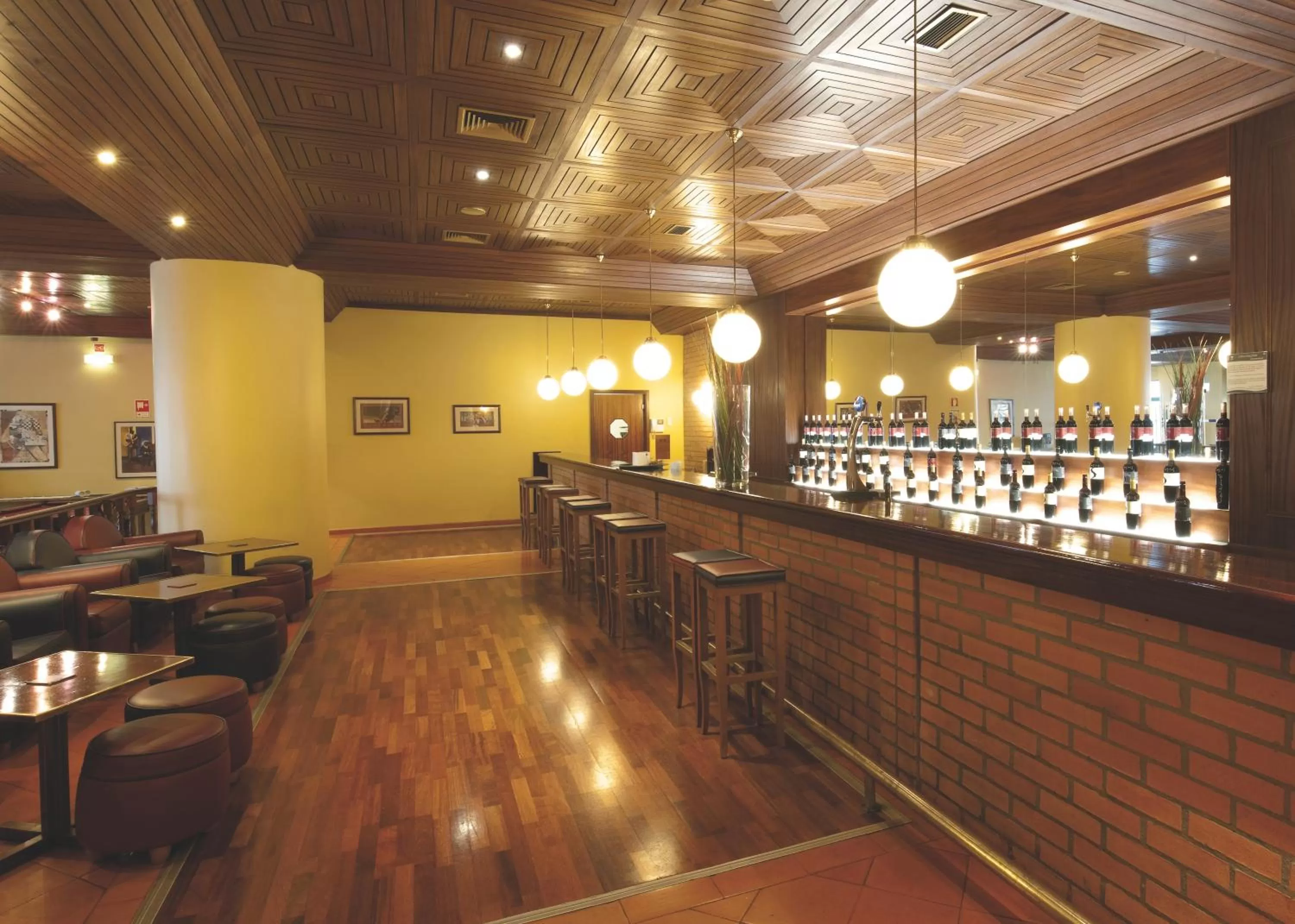 Lounge or bar in Vila Gale Porto - Centro