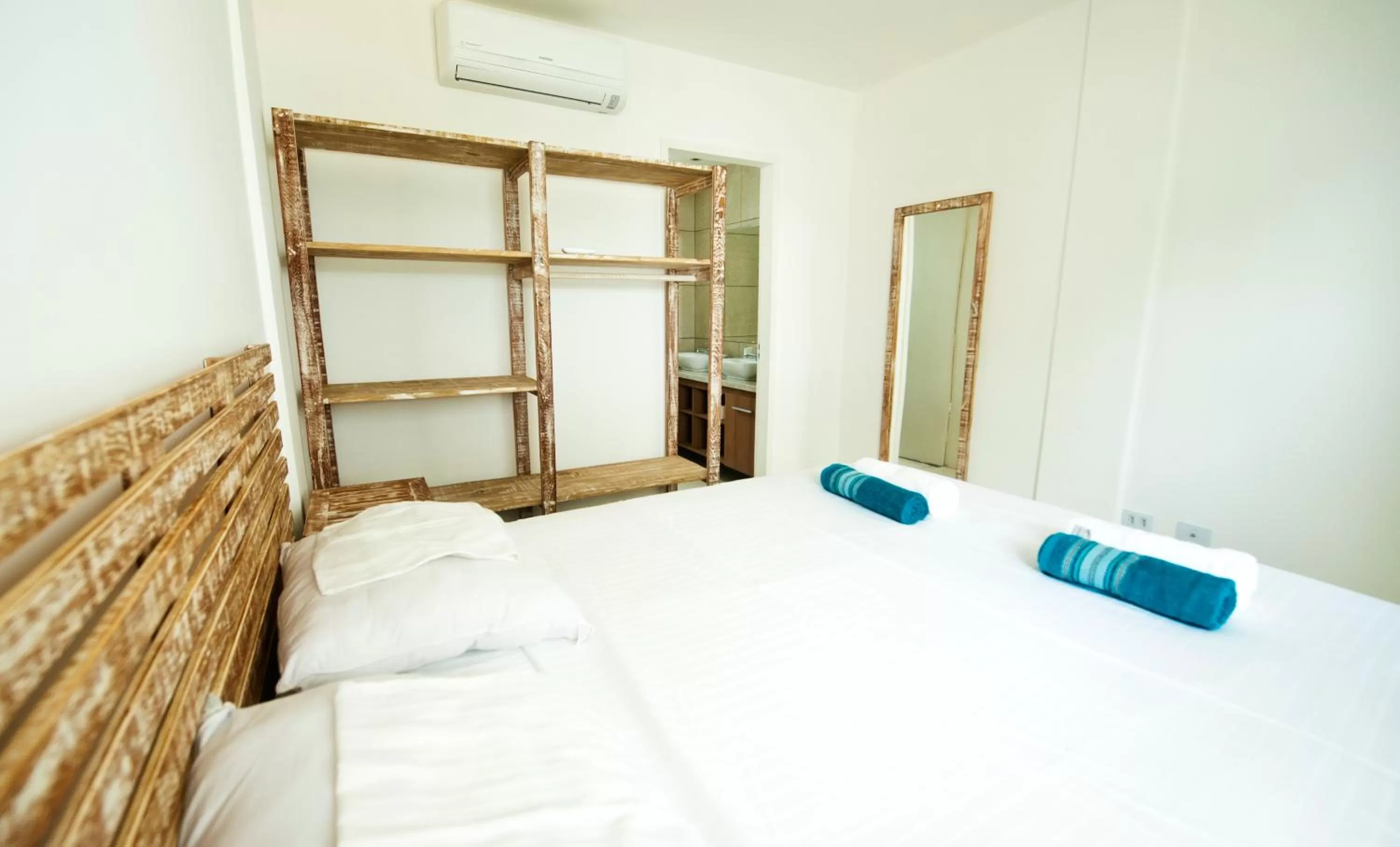 Bed in Manga Verde Beach Residence