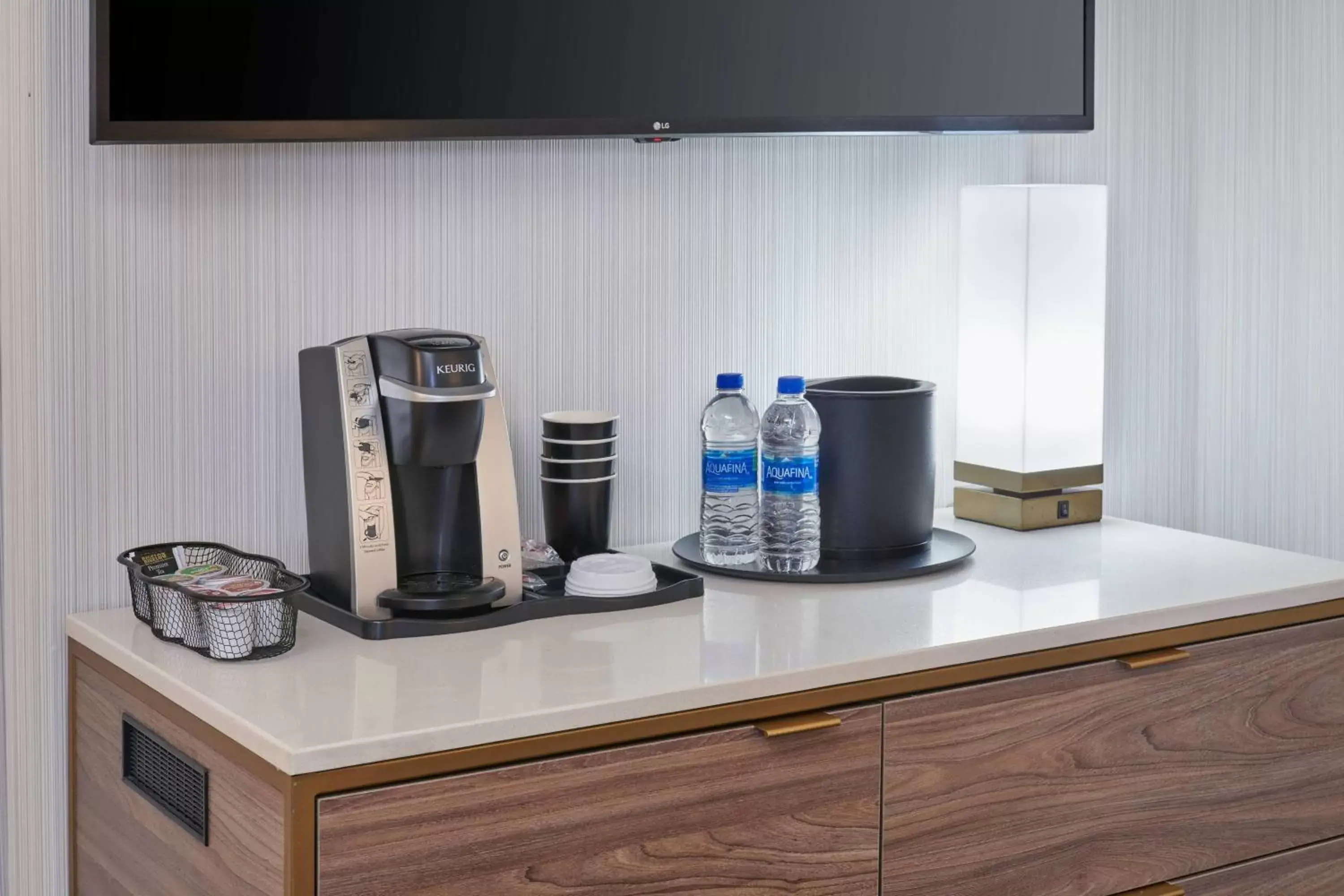 Photo of the whole room, TV/Entertainment Center in Delta Hotels by Marriott Detroit Novi