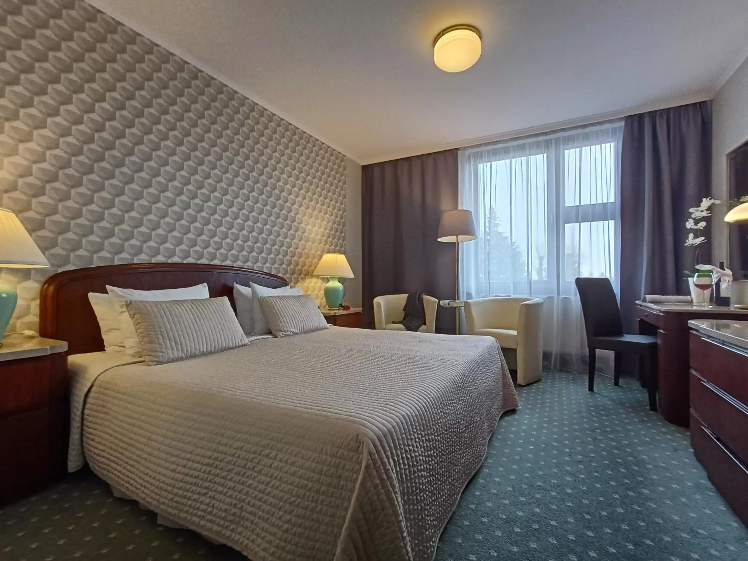 King Room in Booking Hotel Crown Piast & Spa