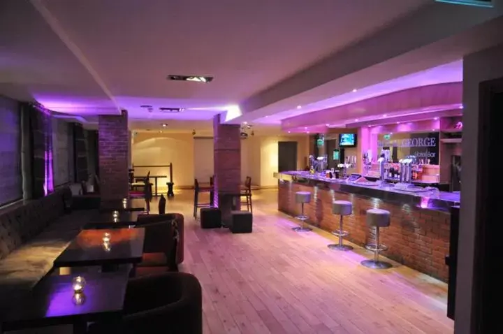 Lounge or bar, Lounge/Bar in Royal George Hotel
