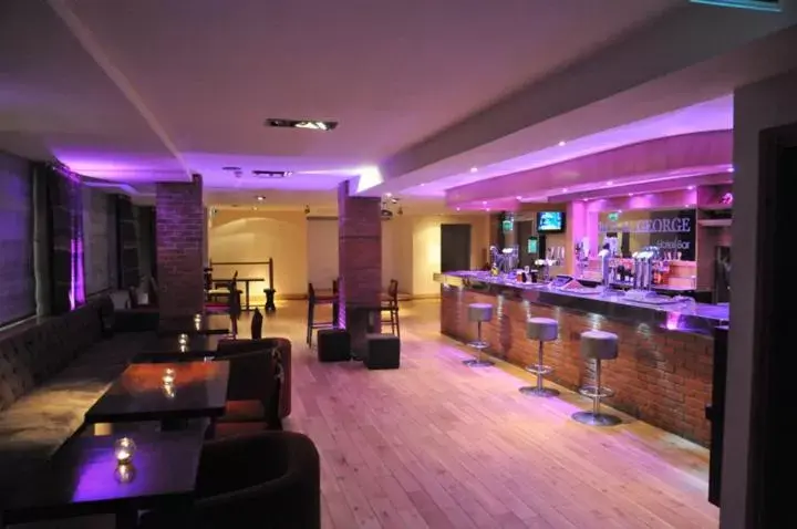 Lounge or bar in Royal George Hotel Lounge or bar in Royal George Hotel
