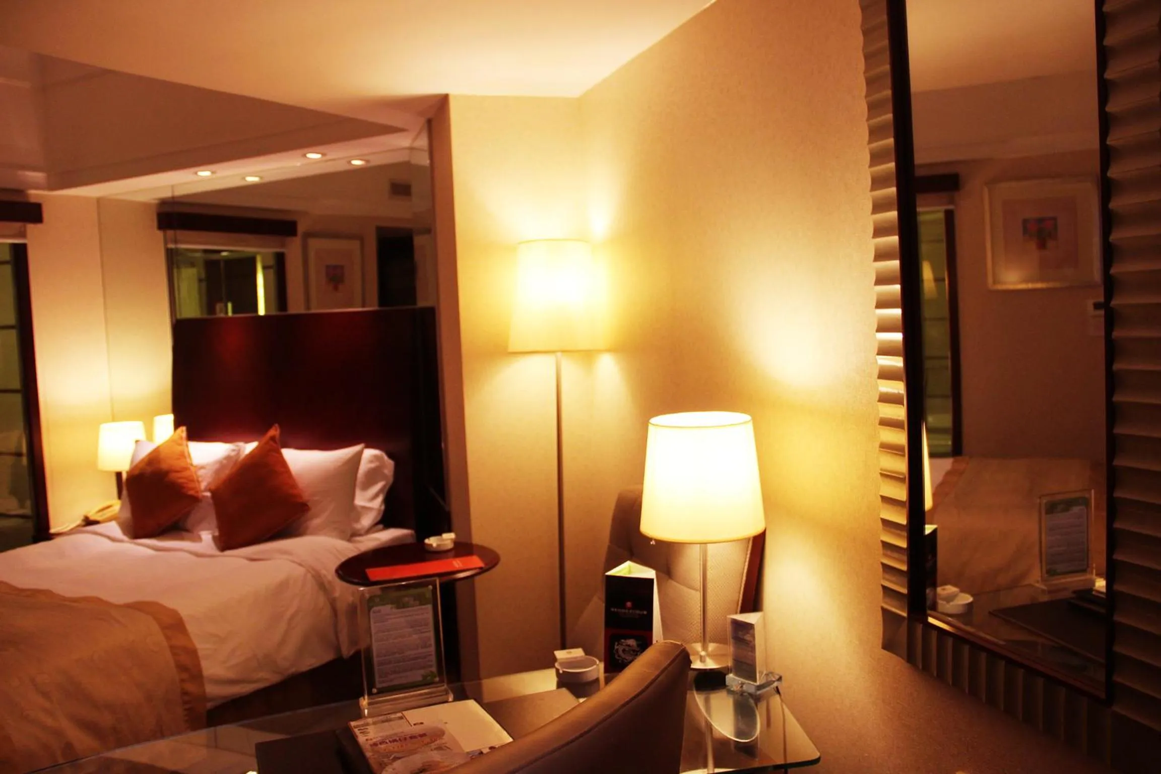 Decorative detail, Bed in Merry Hotel Shanghai (Former Rendezvous Merry Hotel Shanghai)