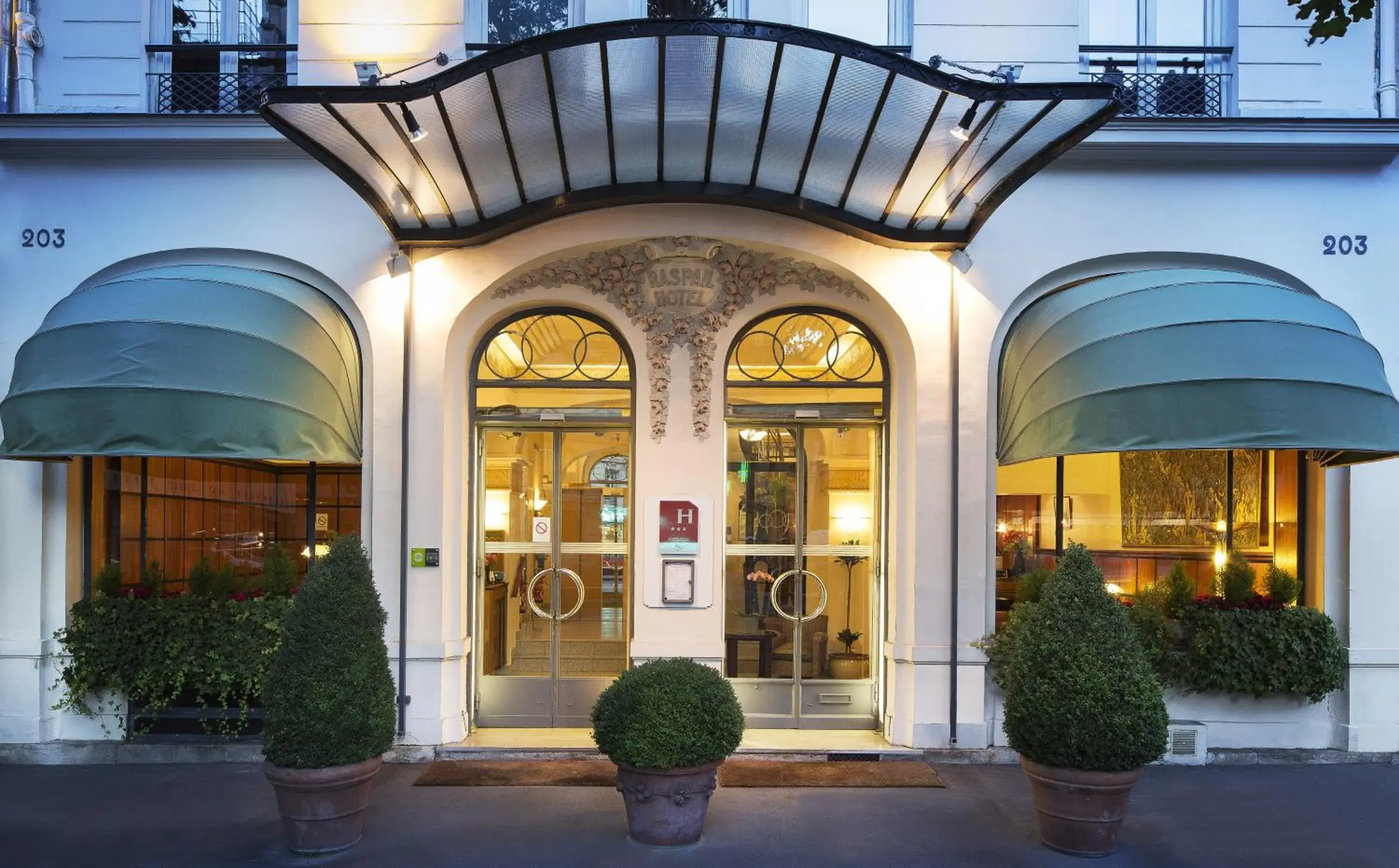 Facade/entrance in Hôtel Raspail Montparnasse
