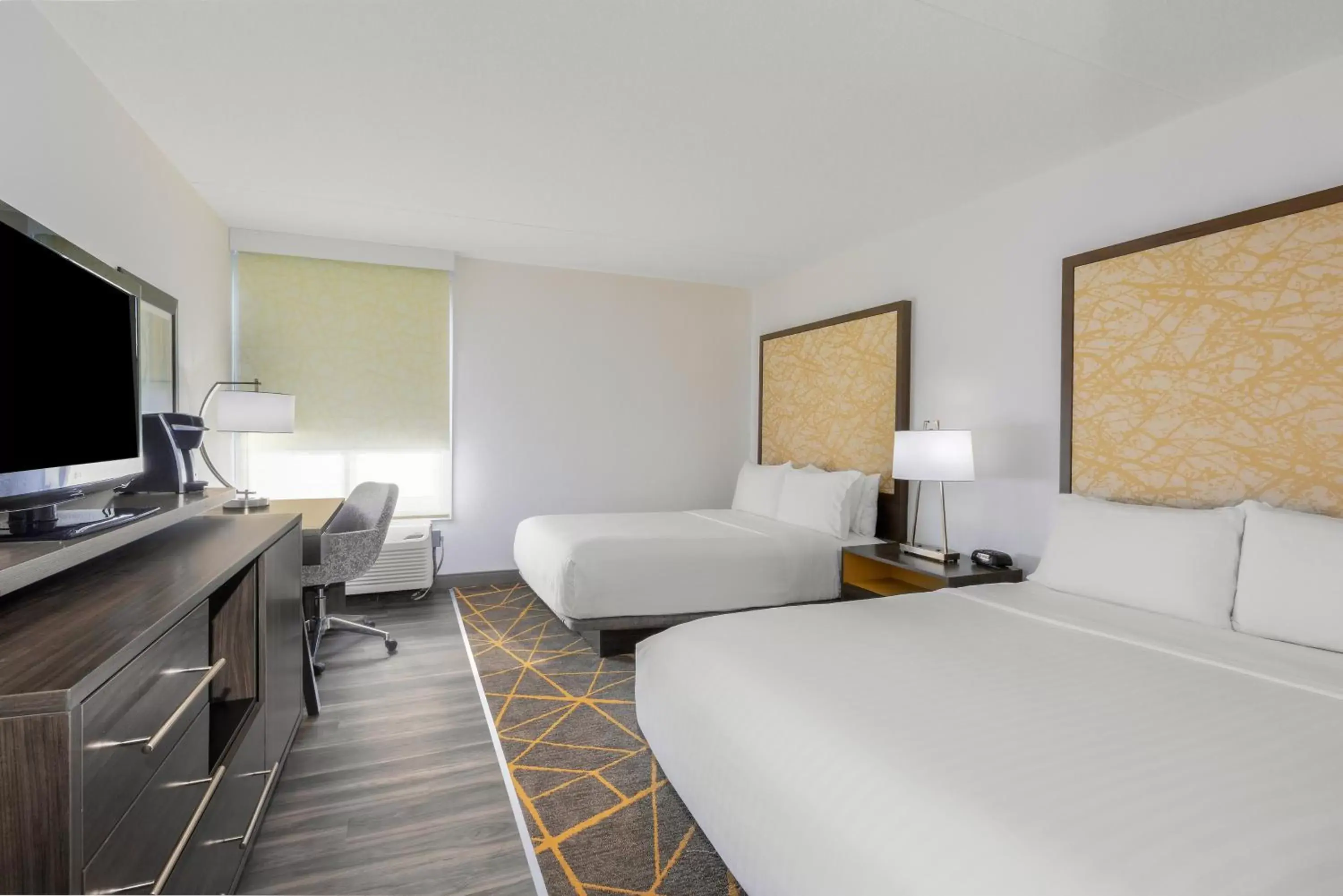 Photo of the whole room, Bed in Holiday Inn La Mirada near Anaheim, an IHG Hotel