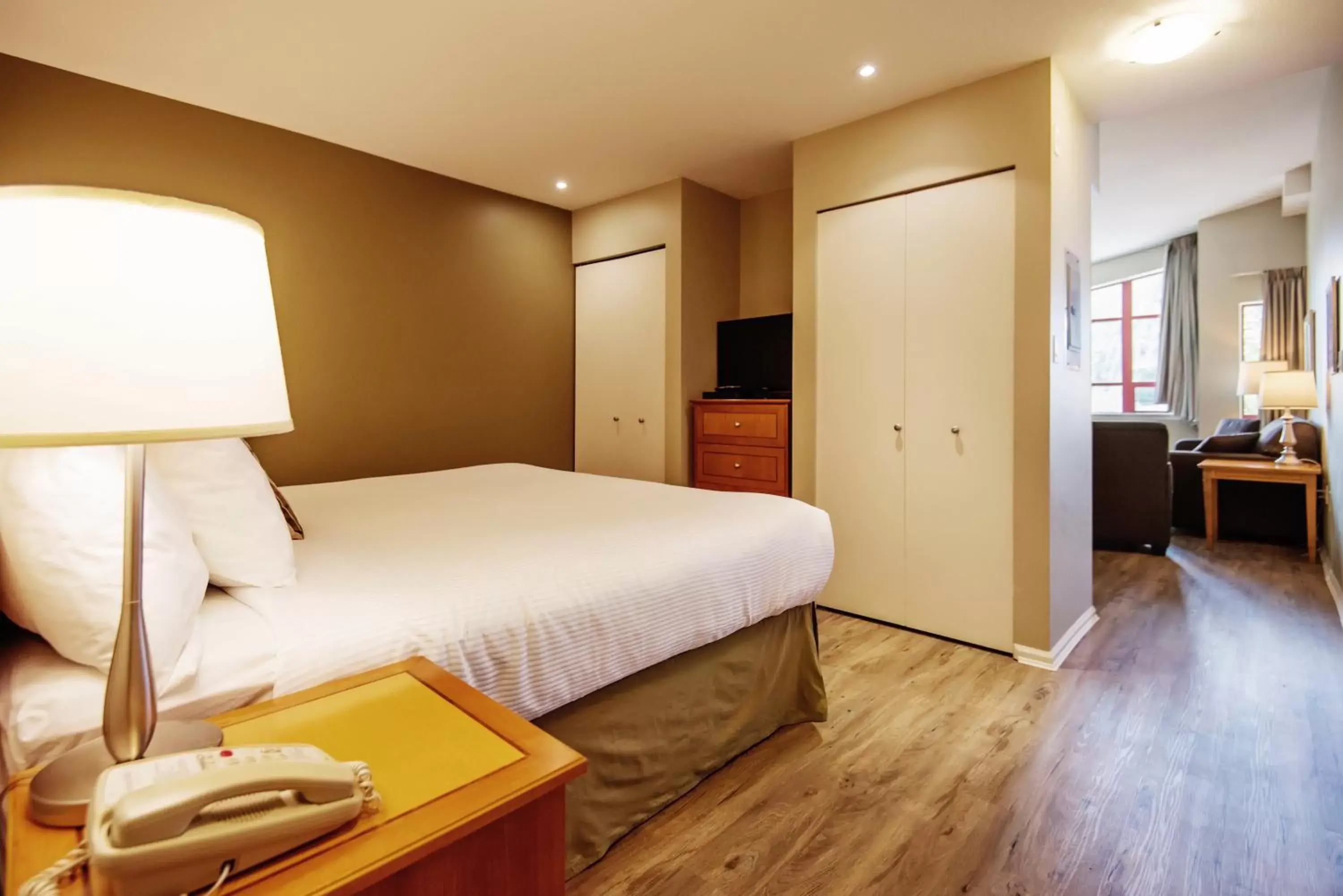 Bedroom, Bed in Harrison Beach Hotel