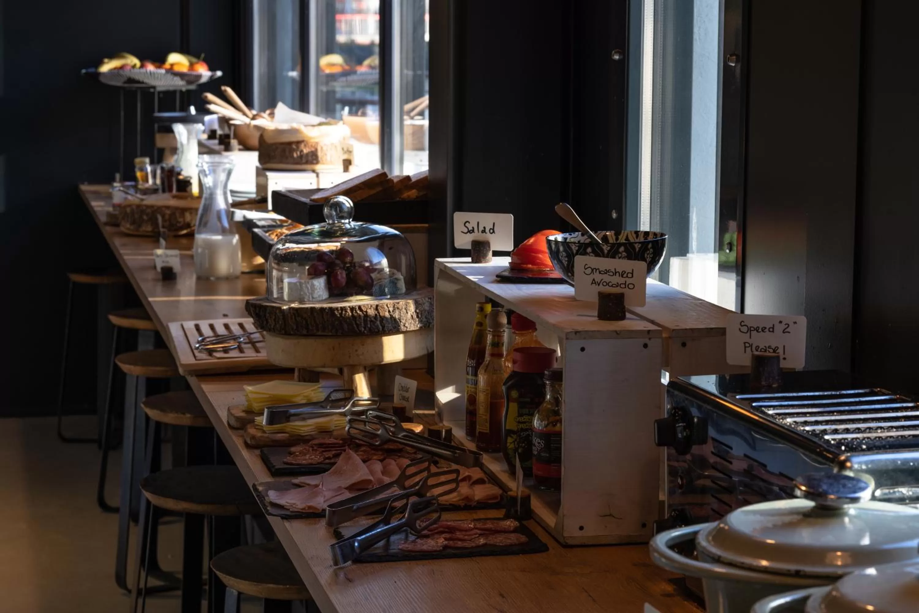 Restaurant/places to eat in Good Hotel London